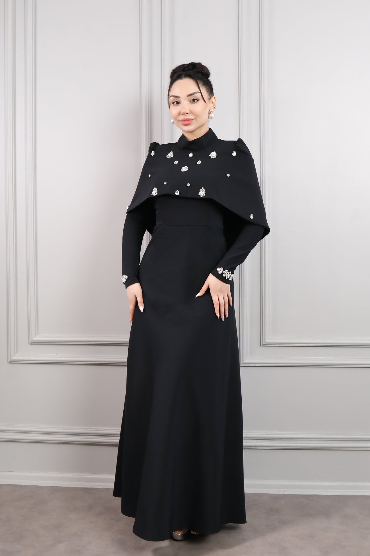 فستان سهرة خناقي للمحجبات بتطريزات كريستالية -اسود