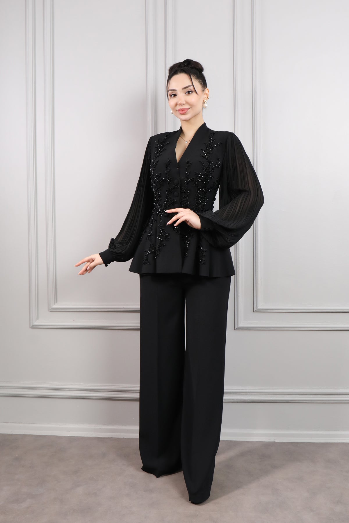 طقم بنطال وبلوزة مطرزة بالخرز باكمام بالون -اسود