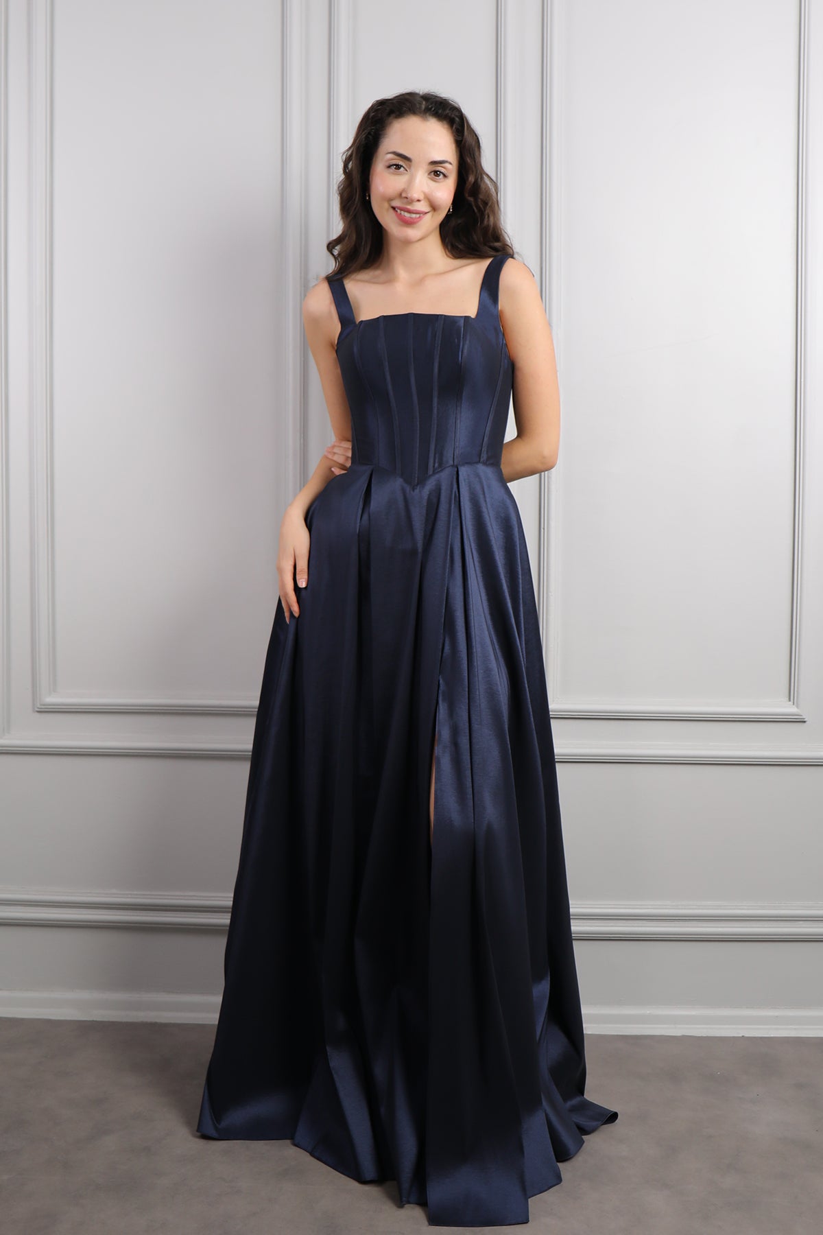 فستان سهرة بياقة مربعة بتفصيل كورسيه وفتحة جانبية -كحلي