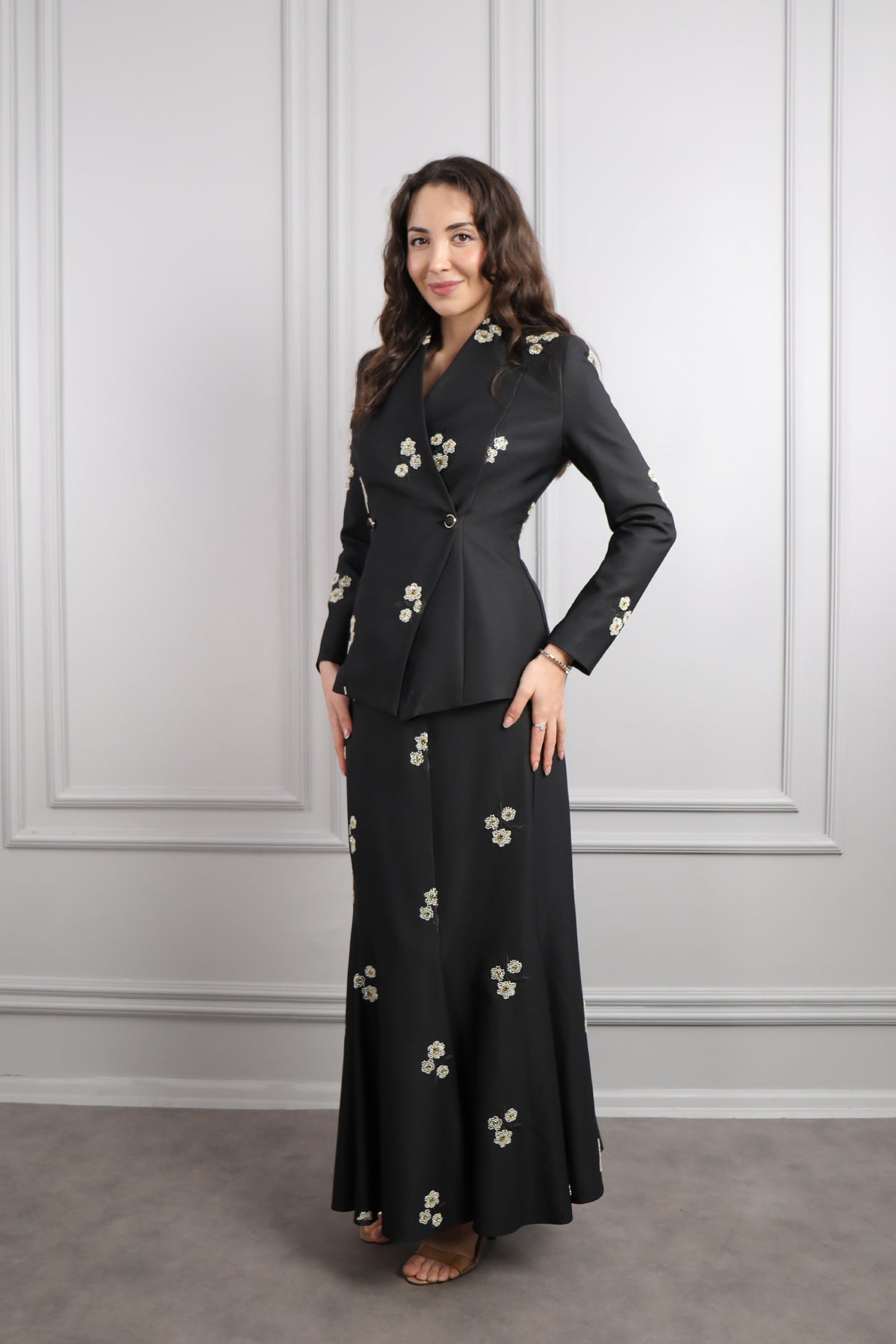 طقم تنورة بتطريزات خرزية واكسسوار حقيبة -اسود