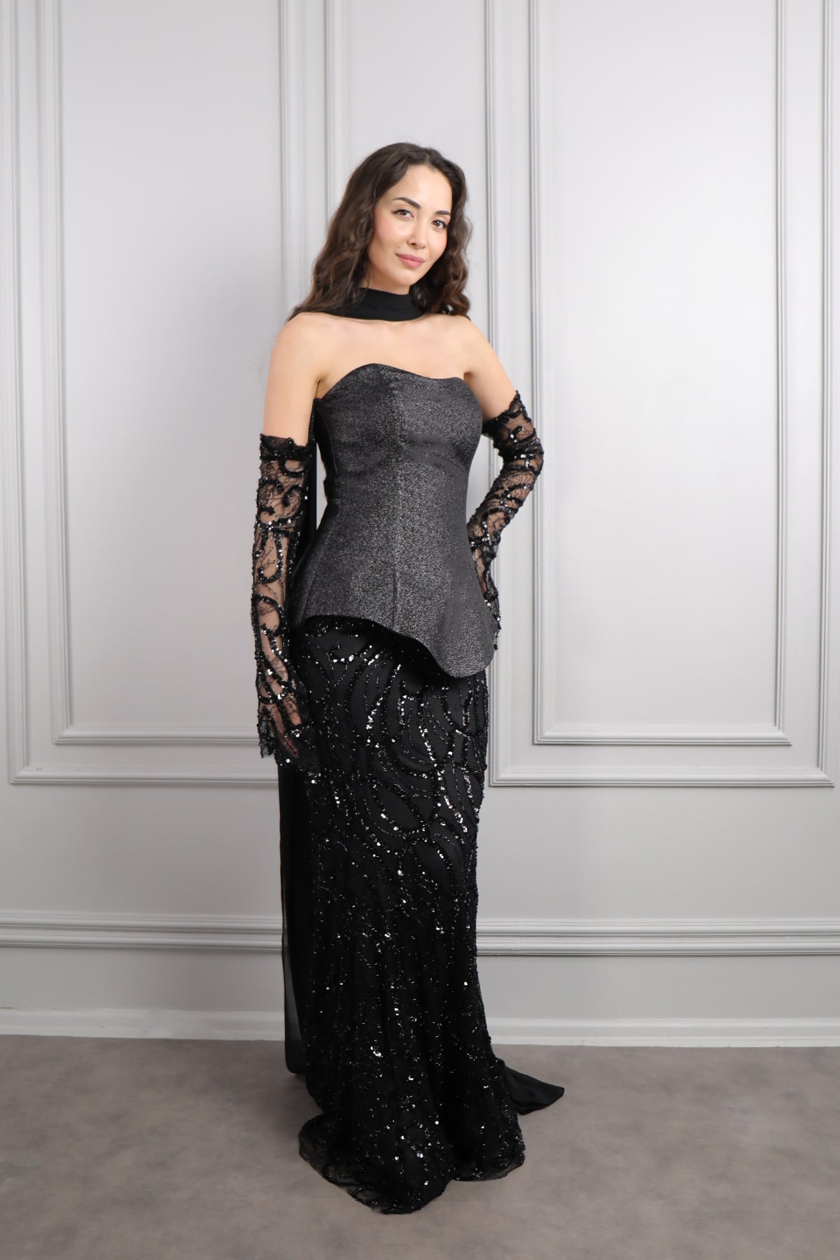 فستان سهرة سترابلس لامع بتطريزات ترتر مع شال شيفون -اسود