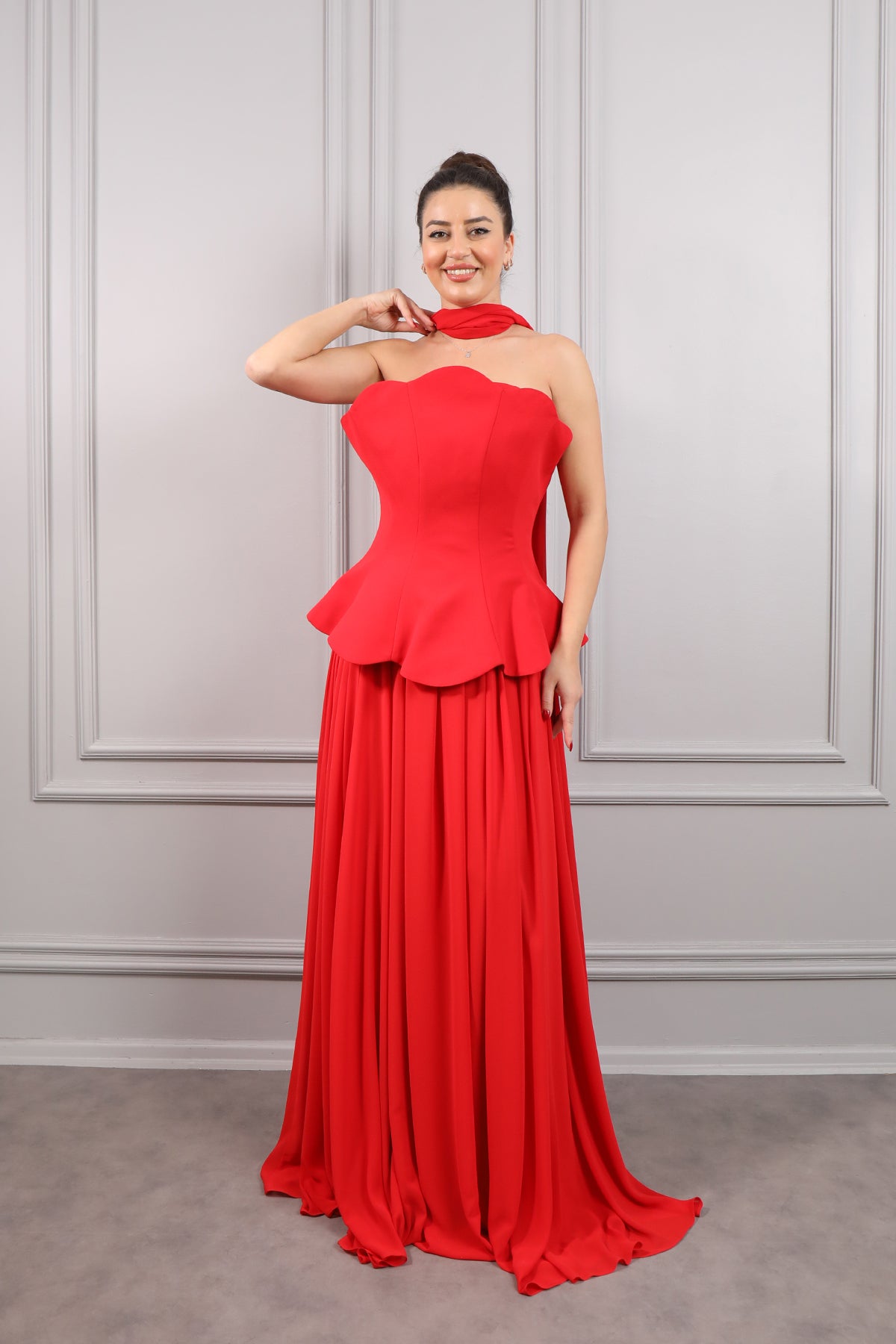 فستان سهرة سترابلس بتفاصيل كورسيه وتنورة شيفون -احمر