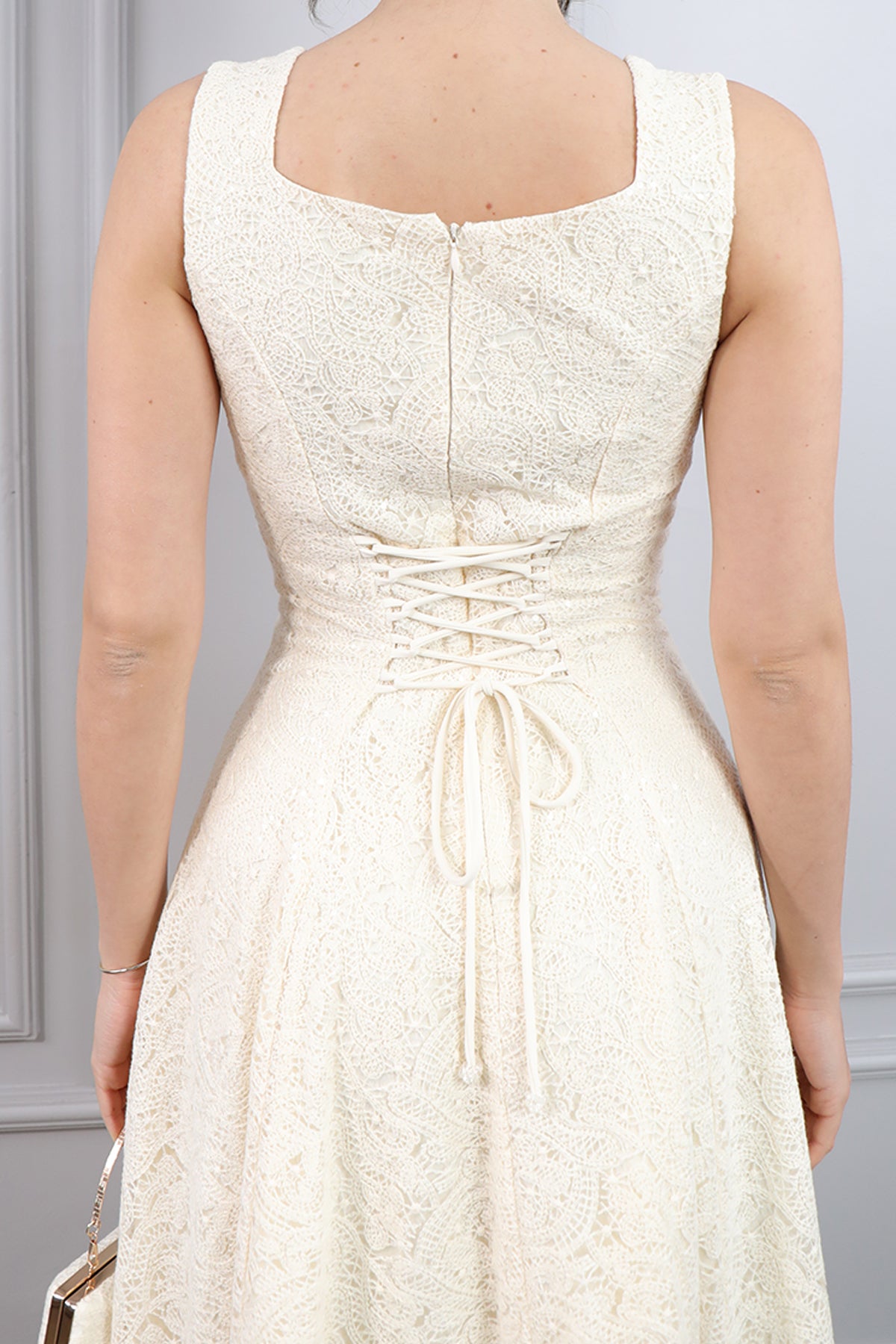 طقم فستان وجاكيت مع اكسسوار شنطة -بيج