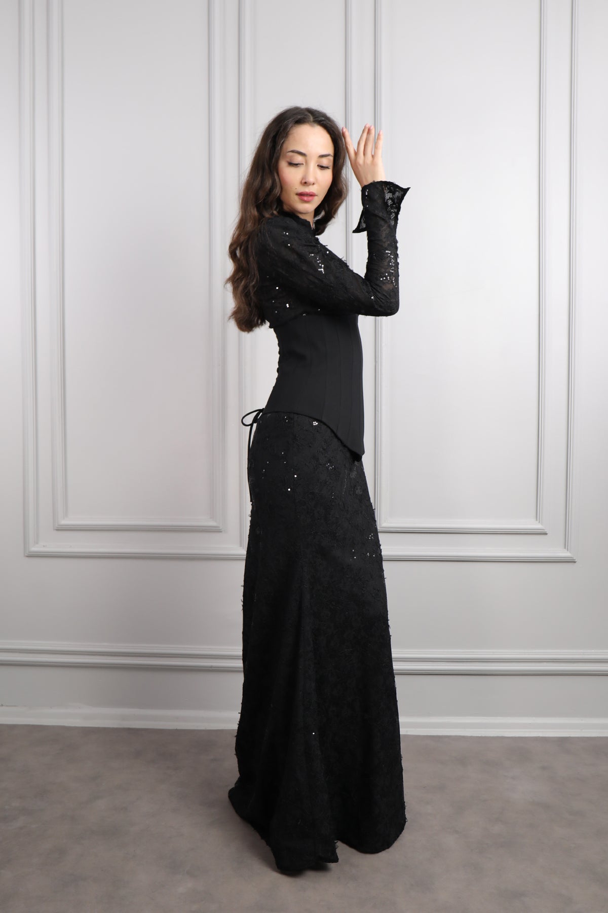 فستان سهرة خناقي بتفصيل كورسيه وتطريزات ترتر -اسود