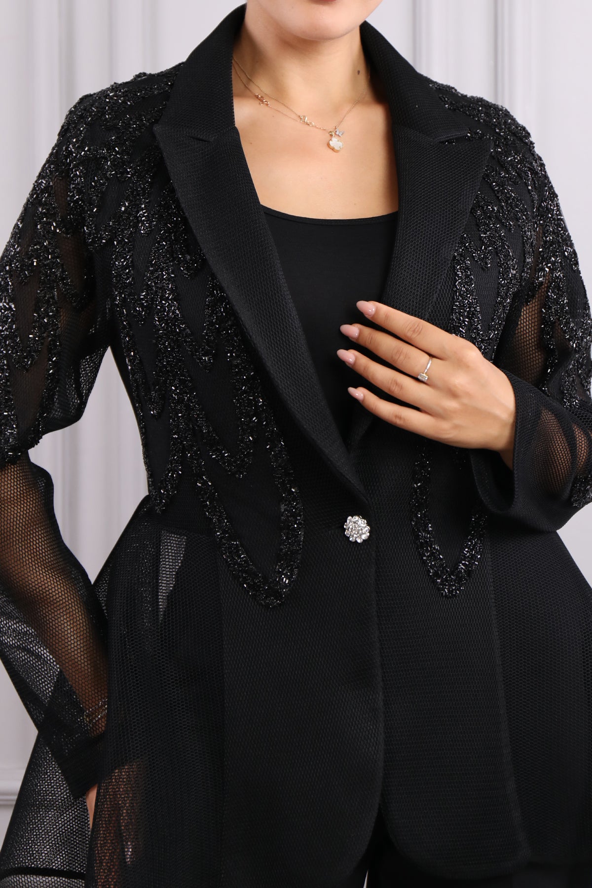 جاكيت بازرار امامية مطرز بالفصوص -اسود-اسود