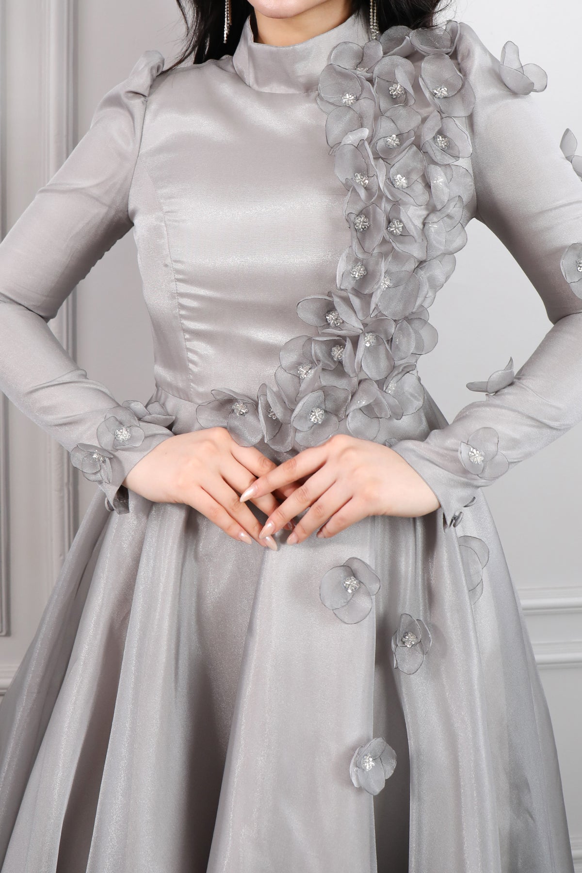 فستان سهرة شيفون للمحجبات بتفاصيل زهور -رمادي