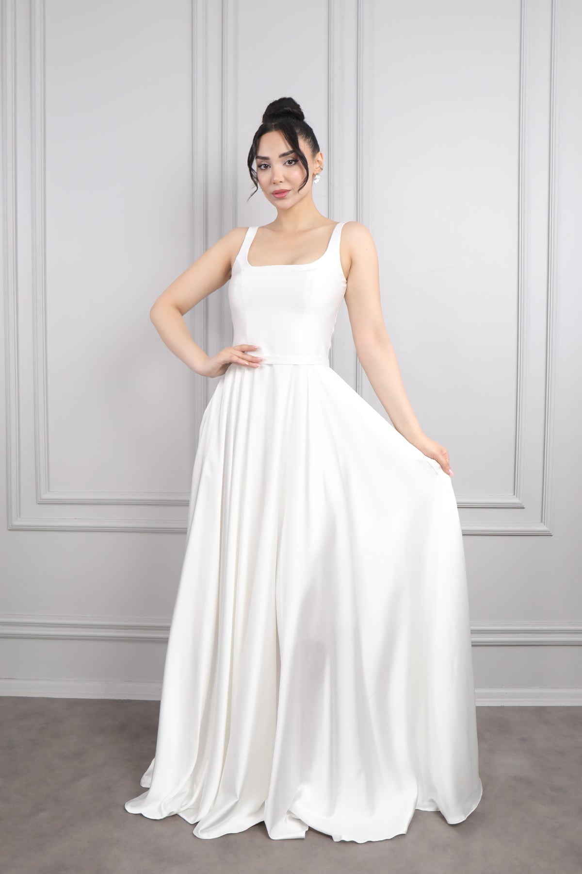 فستان سهرة ساتان بياقة مربعة وتفاصيل حبل ربط في الخلف -ابيض