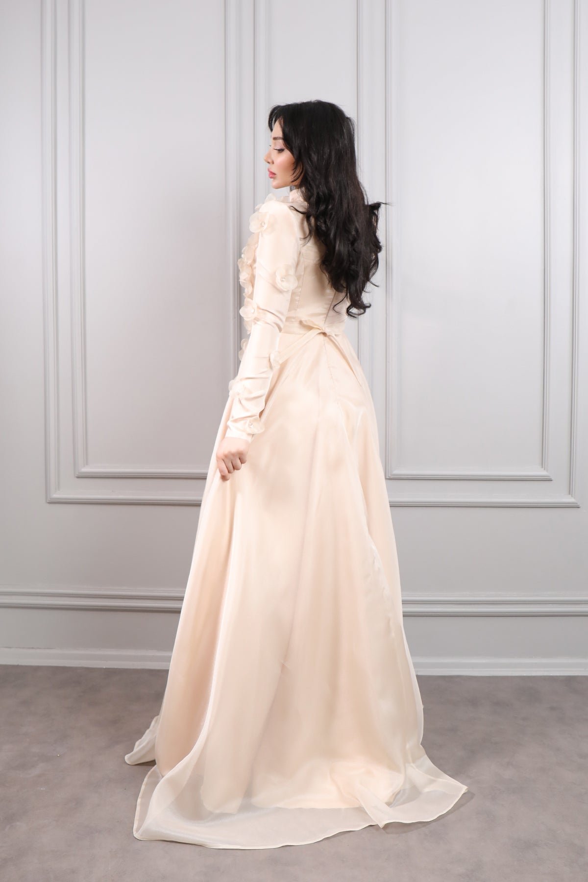 فستان سهرة شيفون للمحجبات بتفاصيل زهور -بيج