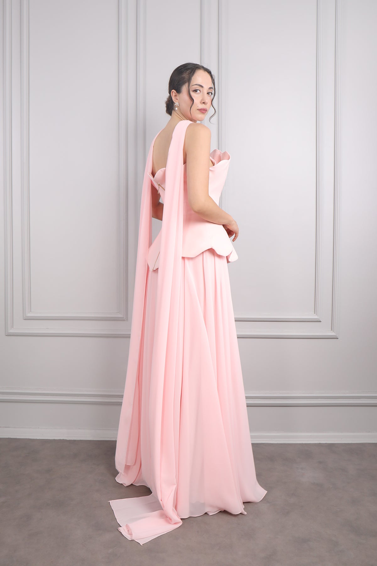 فستان سهرة سترابلس بتفاصيل كورسيه وتنورة شيفون -بمبي