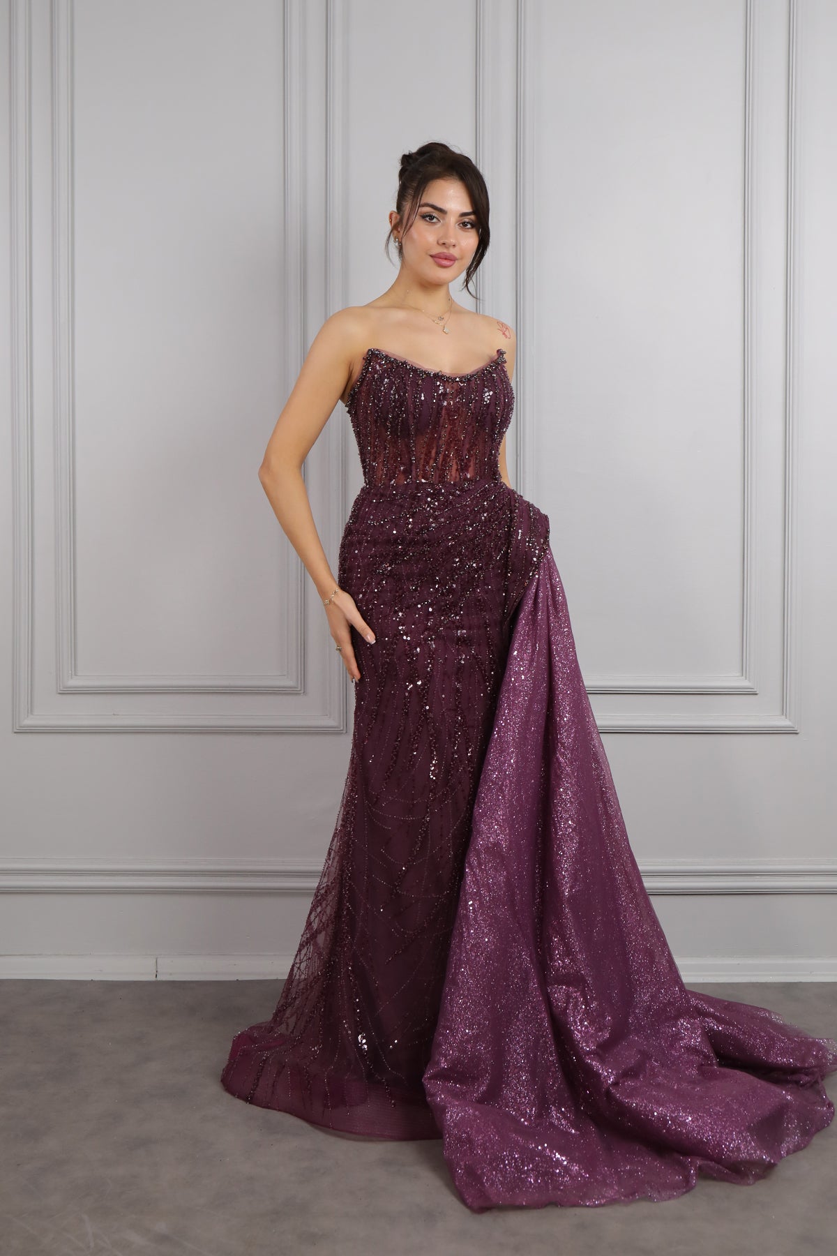 فستان سهرة سترابلس مطرز بالكريستالات من " المجموعة الخاصة" -عودي