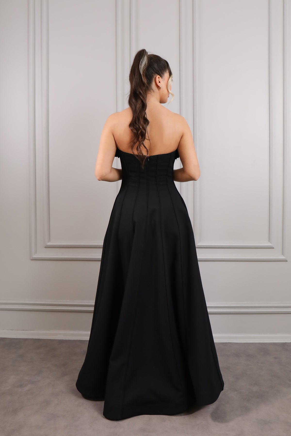 فستان سهرة سترابلس بتفاصيل زهور -اسود