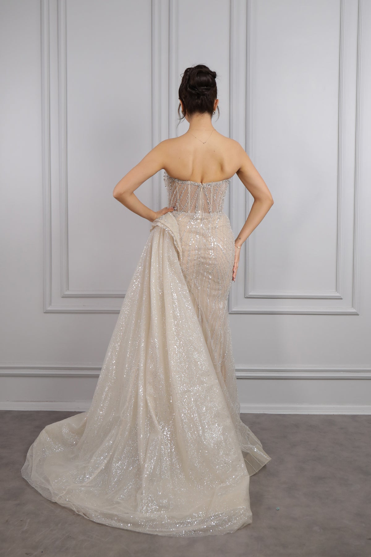 فستان سهرة سترابلس مطرز بالكريستالات من " المجموعة الخاصة" -بيج