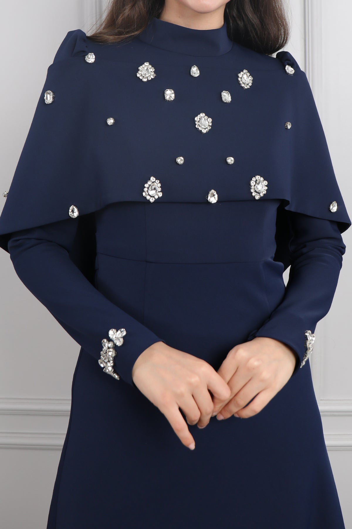 فستان سهرة خناقي للمحجبات بتطريزات كريستالية -كحلي