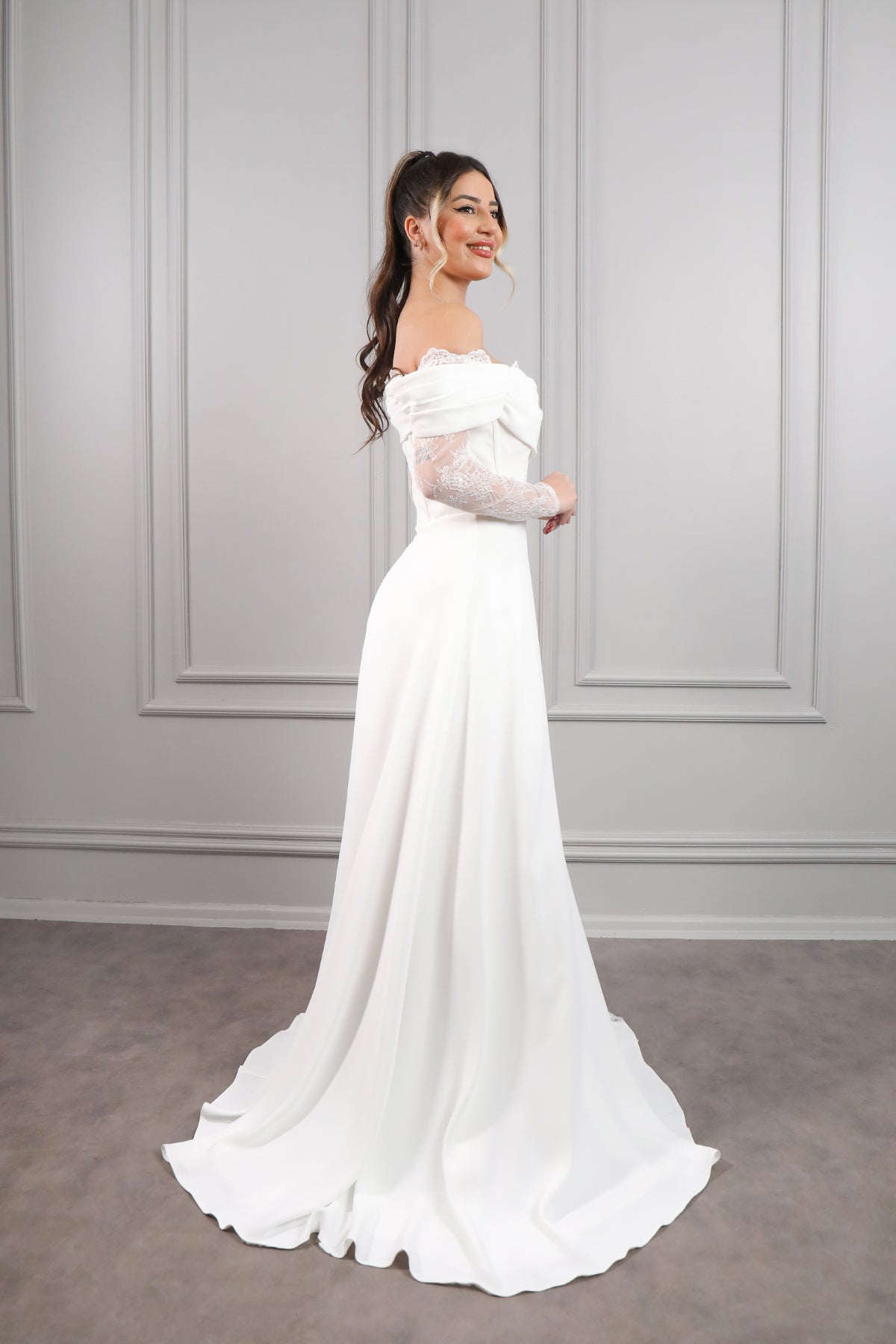 فستان سهرة مكشوف الاكتاف بتفاصيل دانتيليلة -ابيض