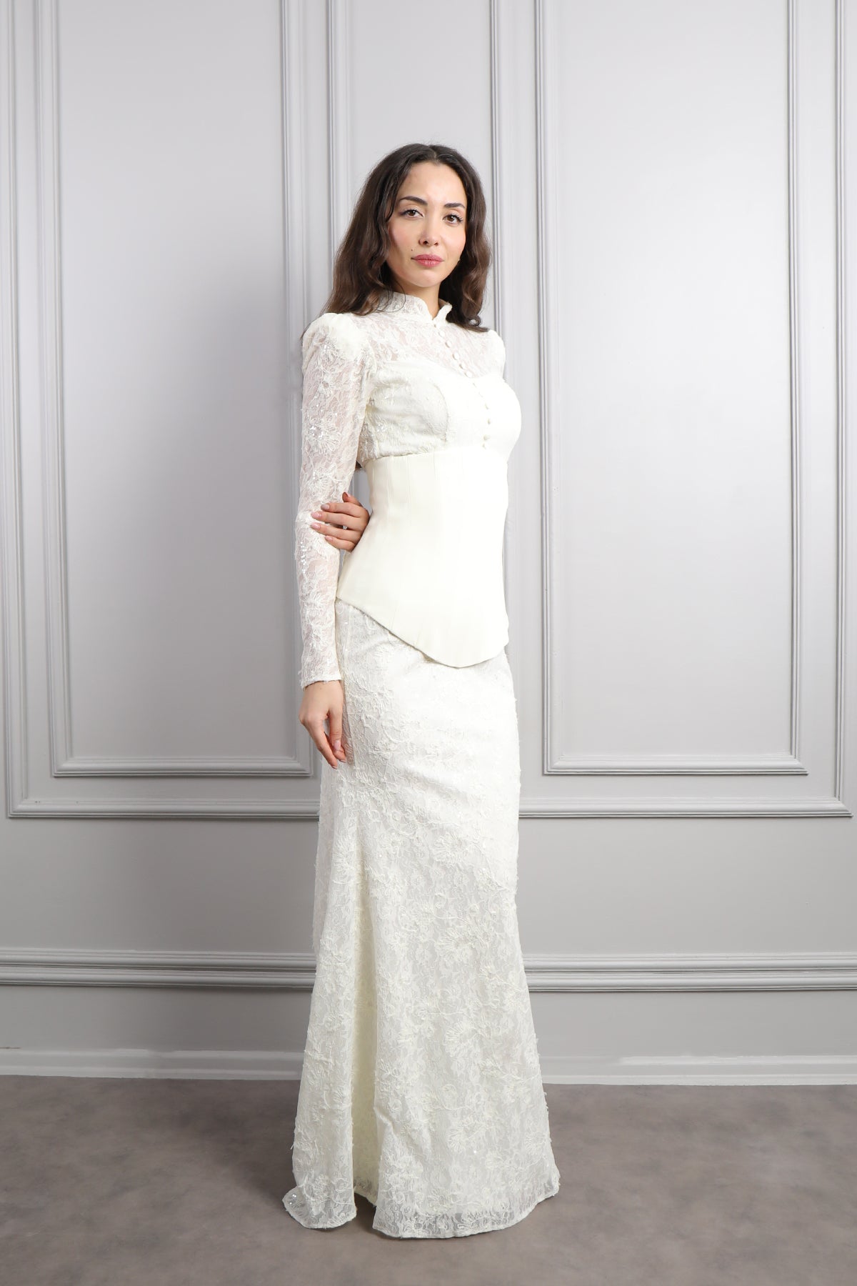 فستان سهرة خناقي بتفصيل كورسيه وتطريزات ترتر -بيج