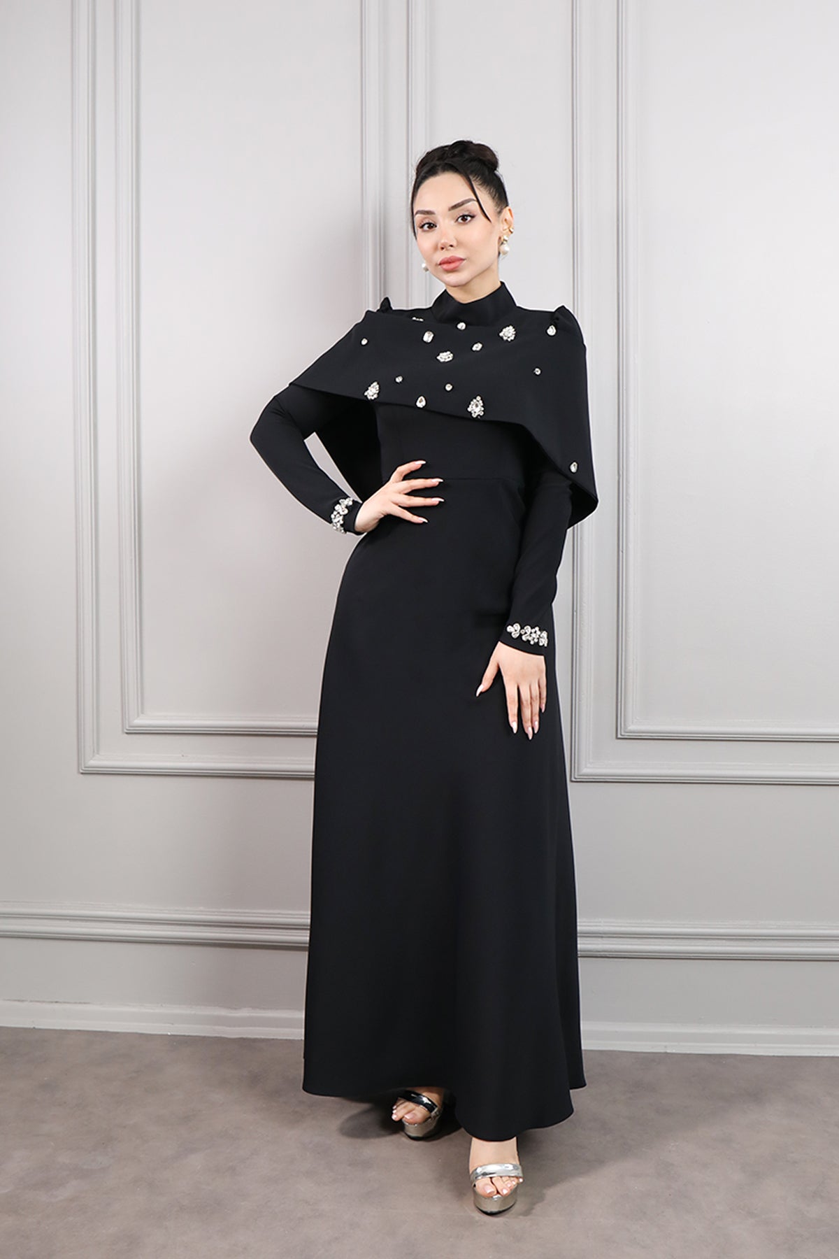 فستان سهرة خناقي للمحجبات بتطريزات كريستالية -اسود