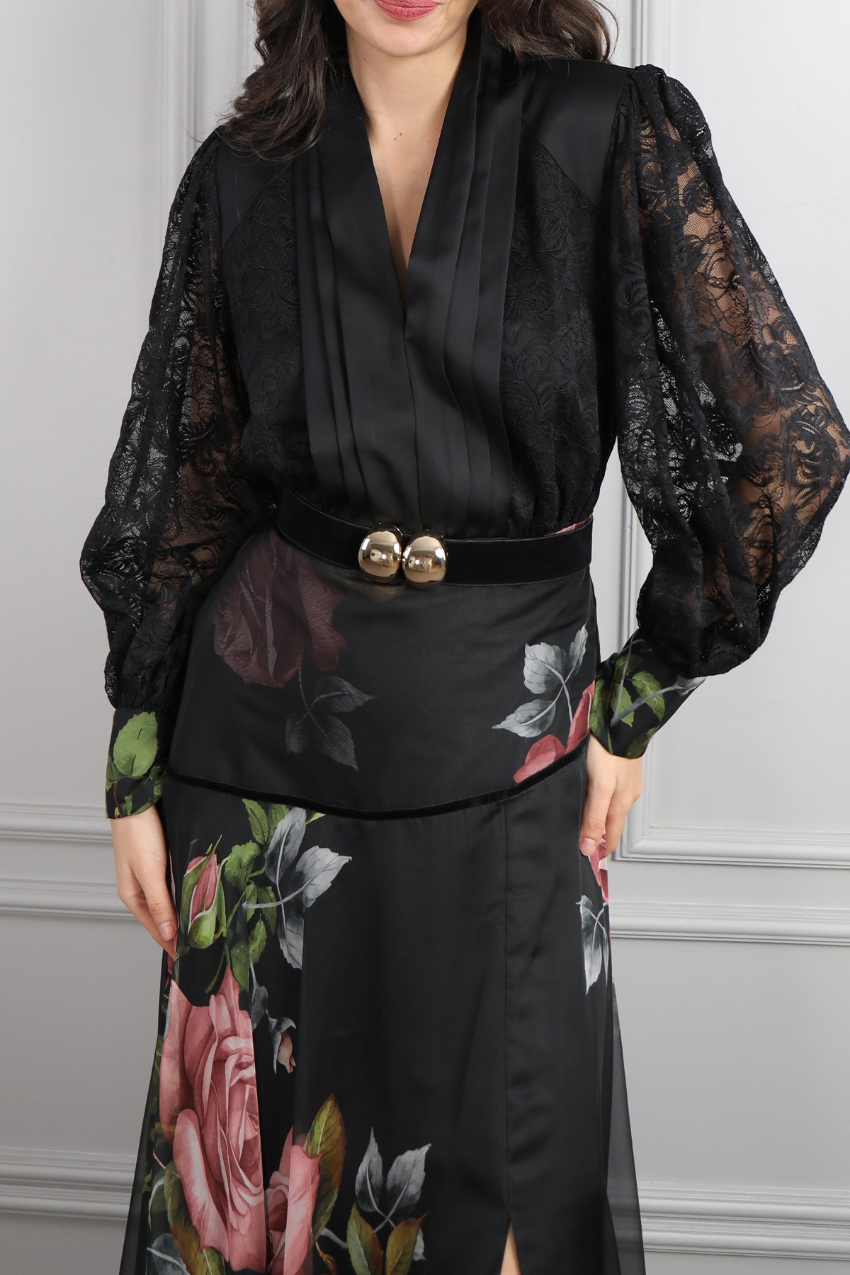 فستان شيفون مزين بالورود باكمام دانتيلية شفافة مقاس كبير -اسود