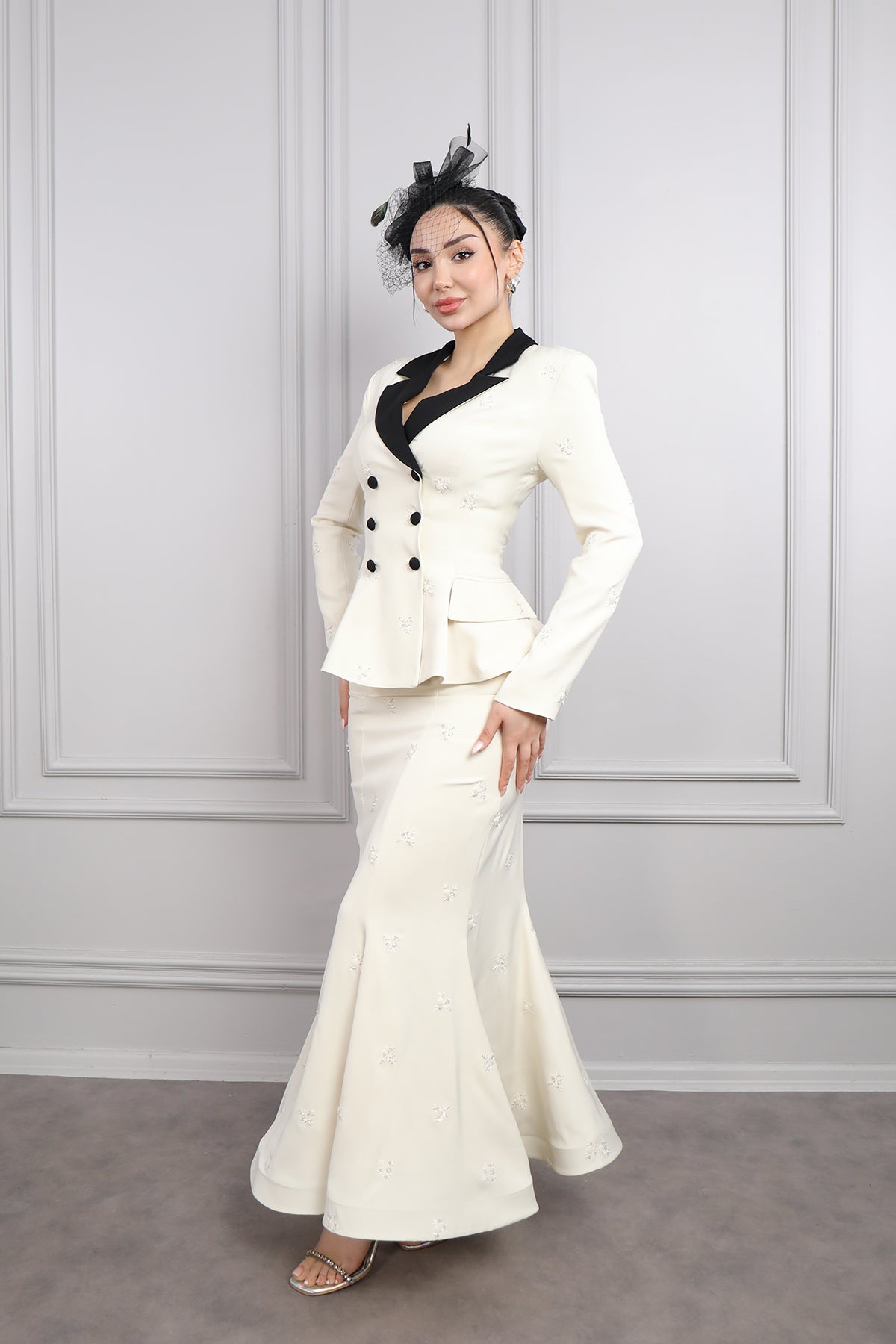 طقم تنورة وبلوزة مع اكسسوار عالشعر -سكري