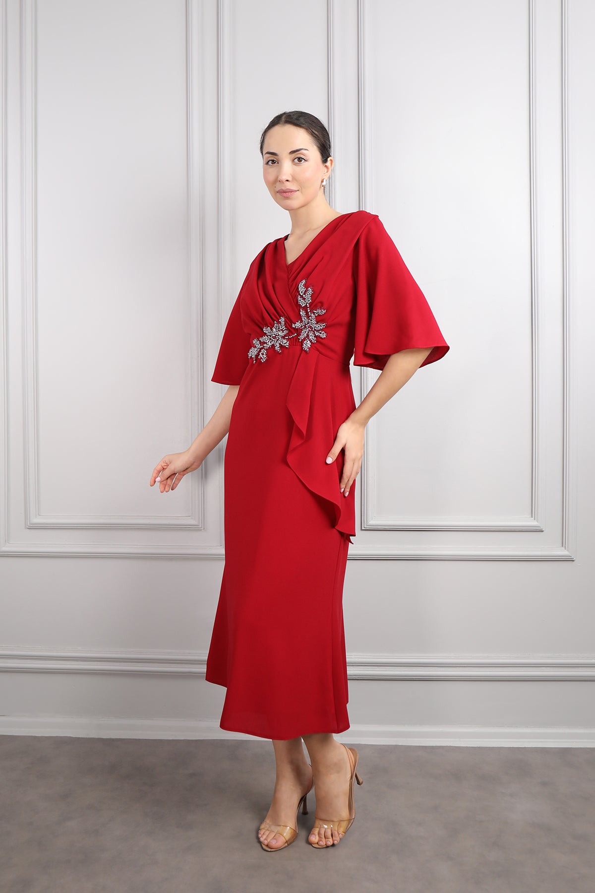 فستان ميدي باكمام واسعة وتطريزات خرزية مقاس كبير -احمر