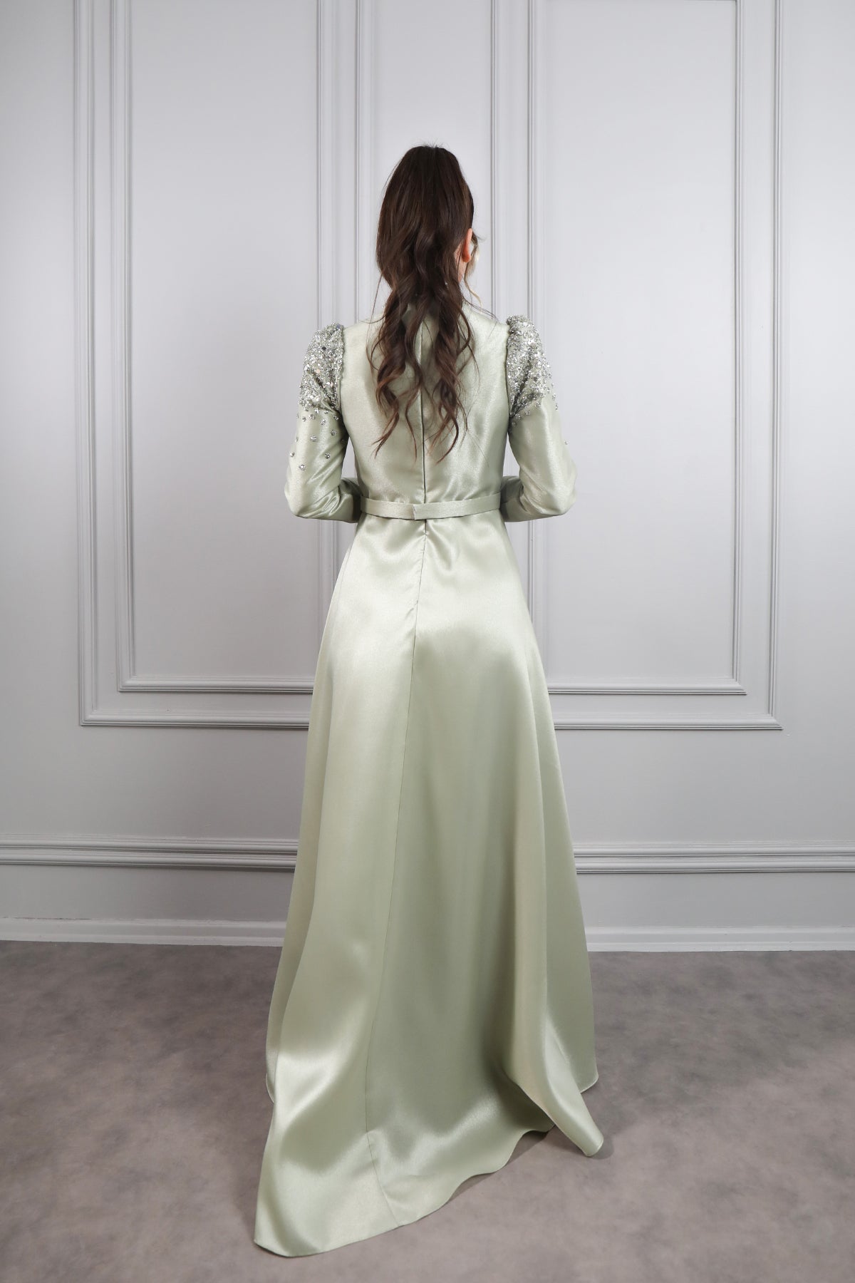 فستان سهرة حجاب خناقي مطرز بالكريستالات -اخضر