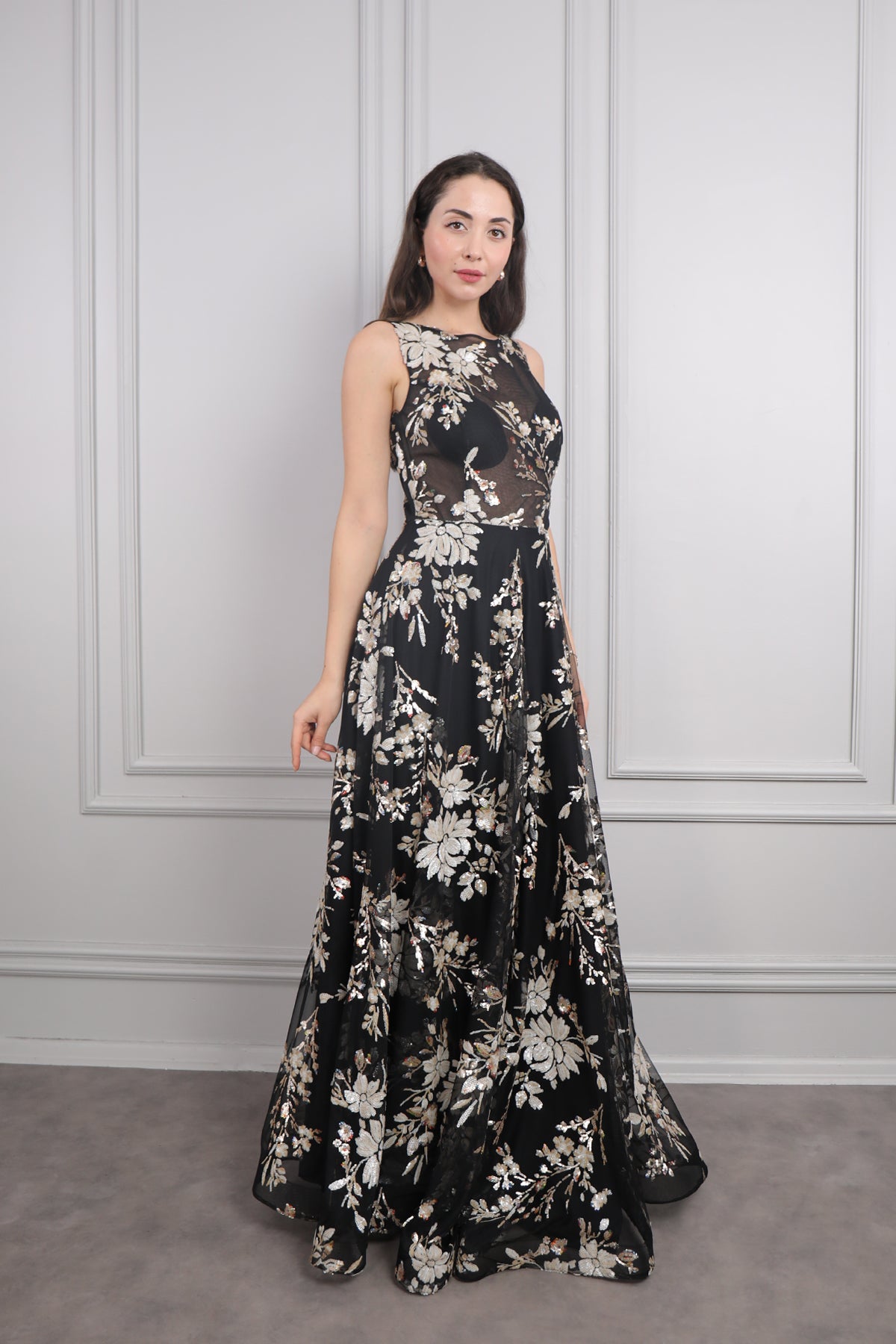 فستان سهرة تول بتفاصيل شفافة مزين بتطريزات ترتر مقاس كبير -اسود