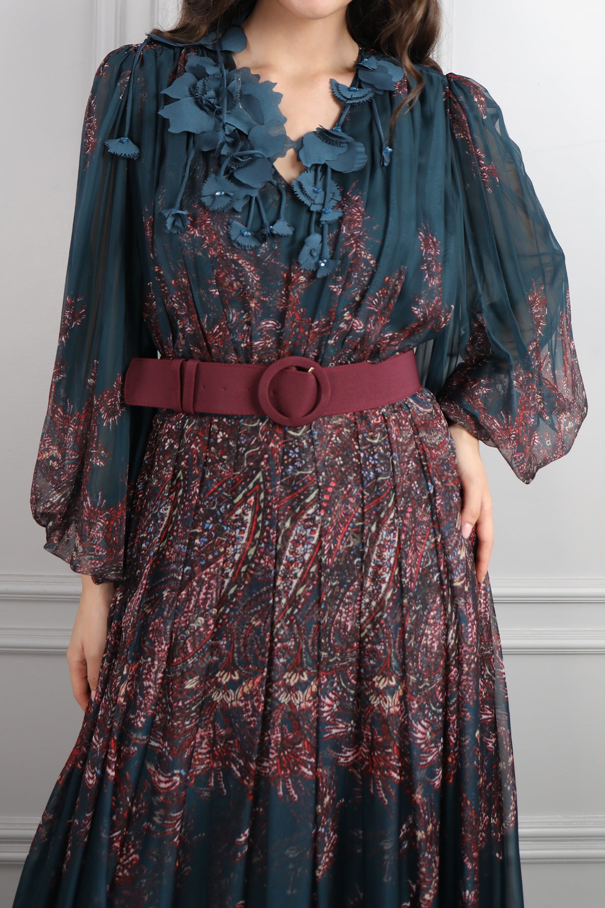 فستان شيفون بورود عالياقة ونقشات مع حزام مقاس كبير -كحلي