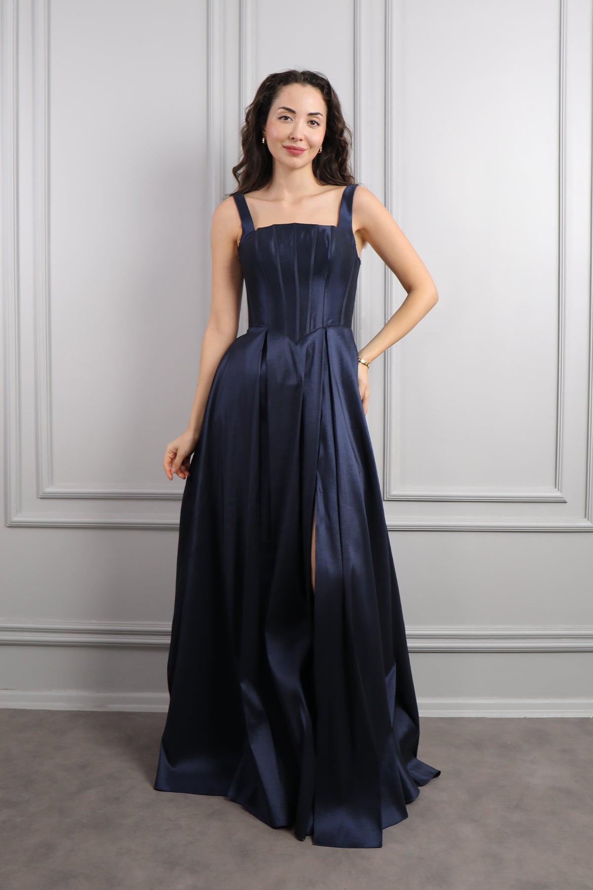 فستان سهرة بياقة مربعة بتفصيل كورسيه وفتحة جانبية -كحلي