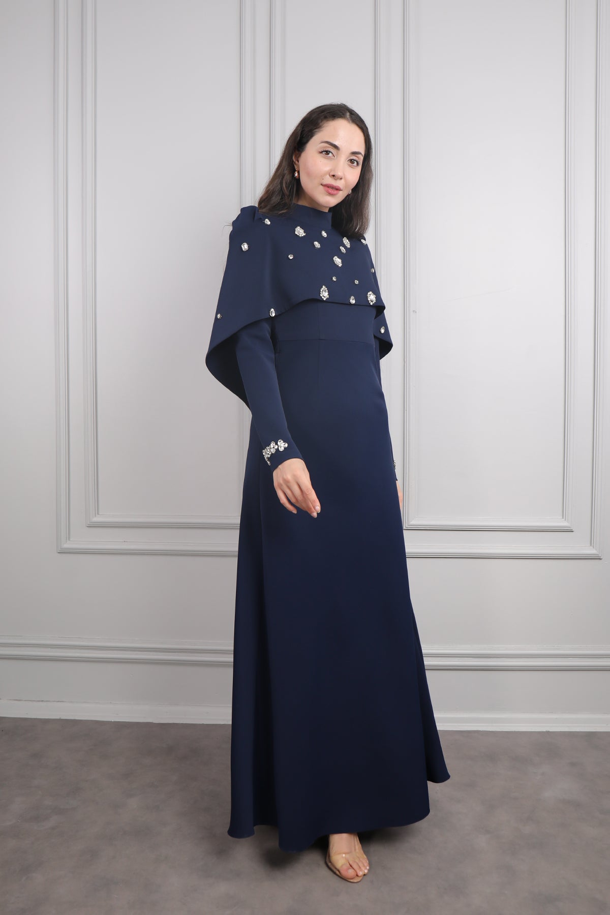 فستان سهرة خناقي للمحجبات بتطريزات كريستالية -كحلي