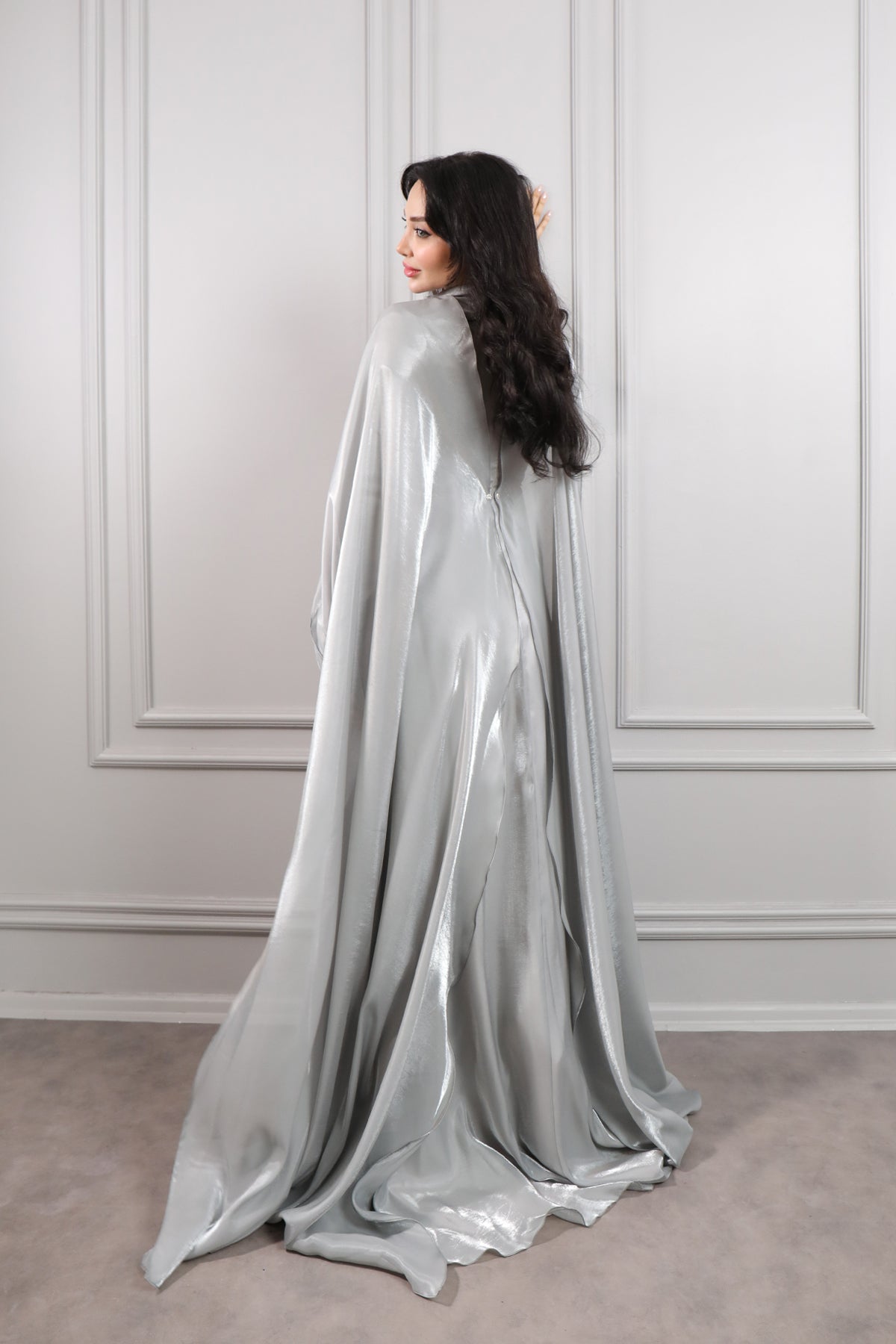 فستان سهرة شيفون للمحجبات بتفاصيل كاب عالاكتاف وزينة كريستالية -اخضر فاتح