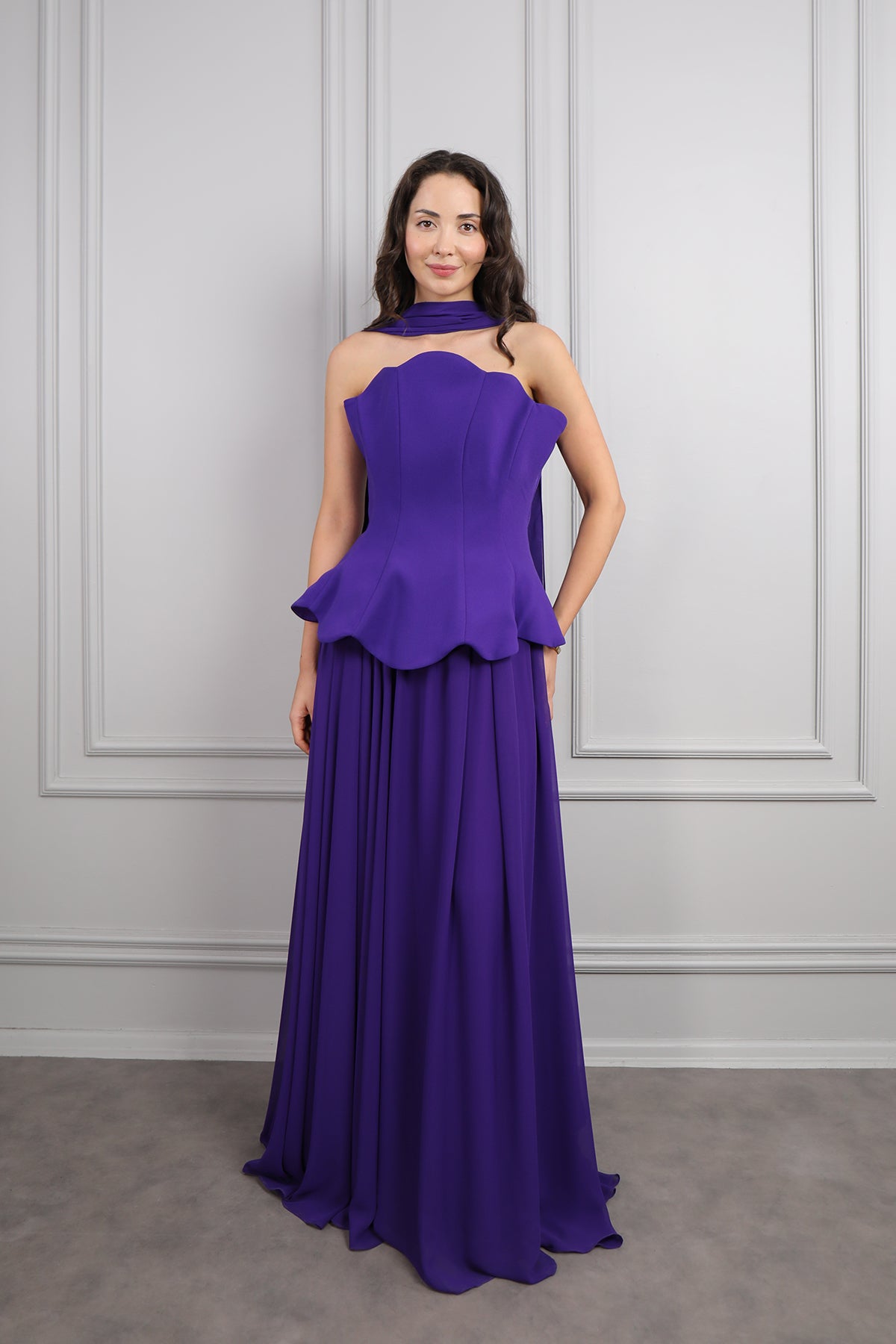 فستان سهرة سترابلس بتفاصيل كورسيه وتنورة شيفون -موفي