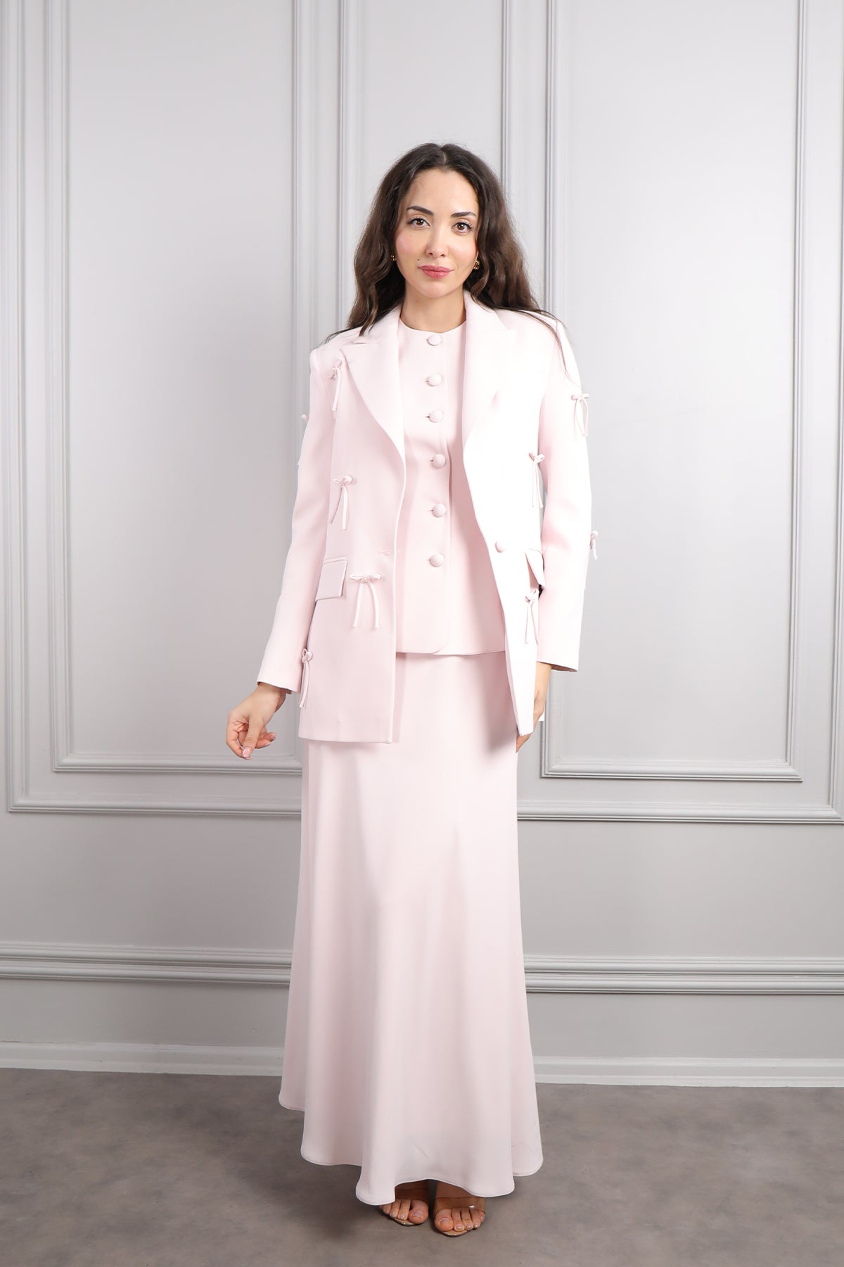 طقم تنورة وتوب وجاكيت بزينة فيونكات -بمبي