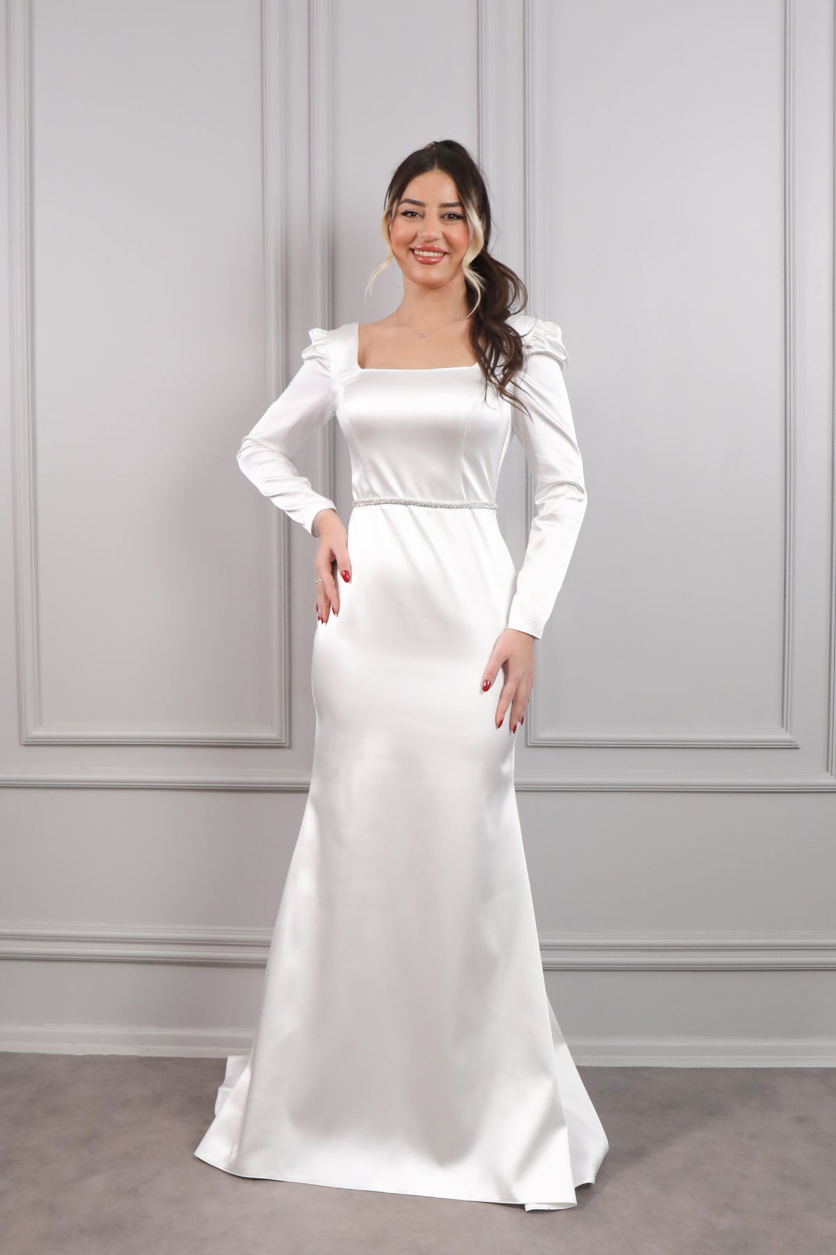 فستان سهرة ساتان بياقة مربعة وحزام عالخصر -ابيض