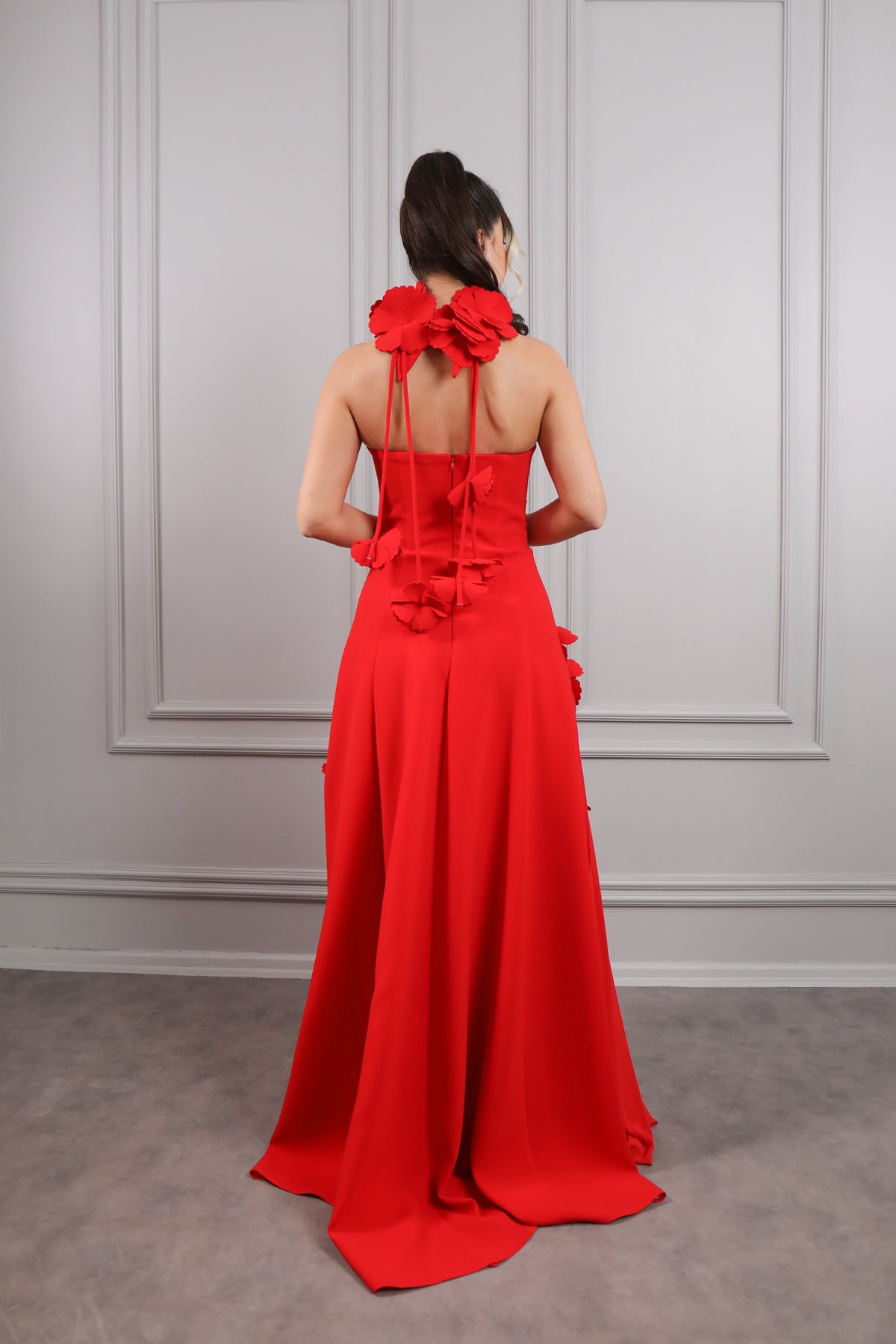 فستان سهرة سترابلس مزين بالورود بتنورة مكسرة -احمر