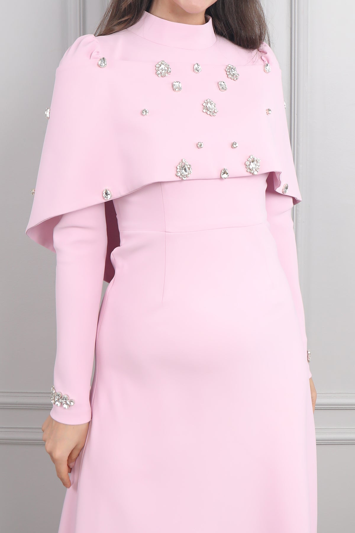 فستان سهرة خناقي للمحجبات بتطريزات كريستالية -وردي