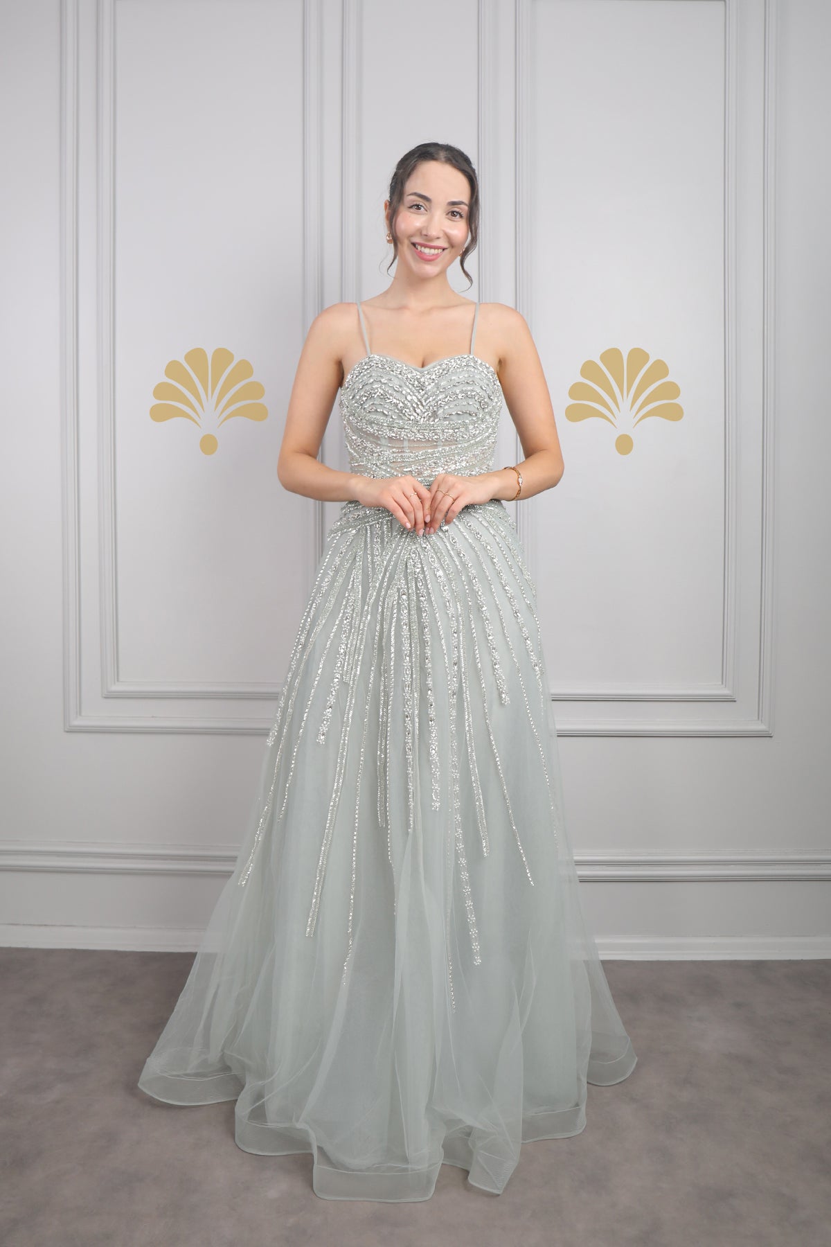 فستان سهرة تول بحمالات رفيعة مطرز بالكريستالات بالكامل من "المجموعة الخاصة" -نعناعي