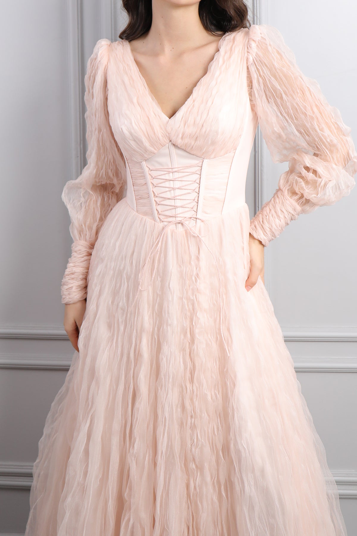 فستان سهرة شيفون بياقة مثلثة واكمام واسعة -خربزي