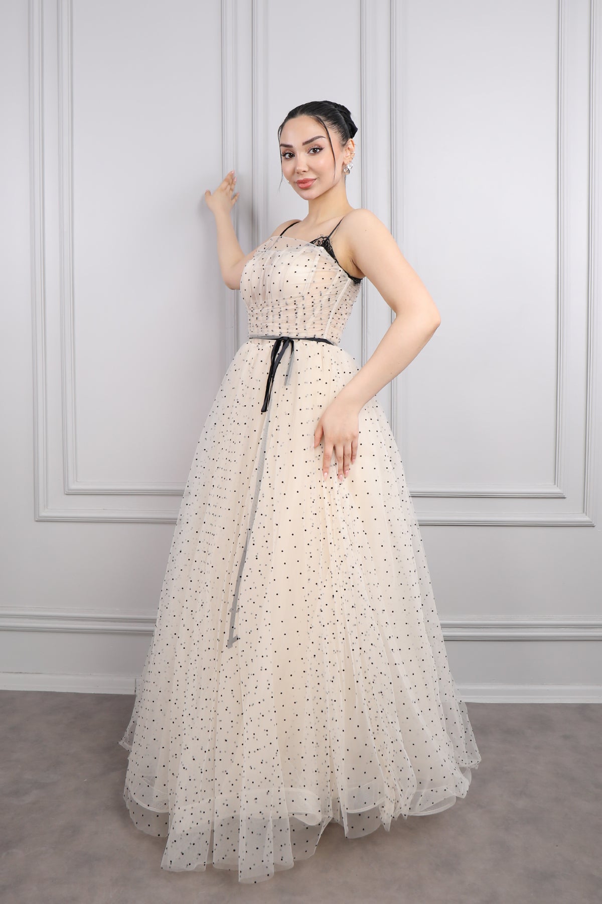 فستان سهرة تول منقط بحمالات رفيعة -بيج