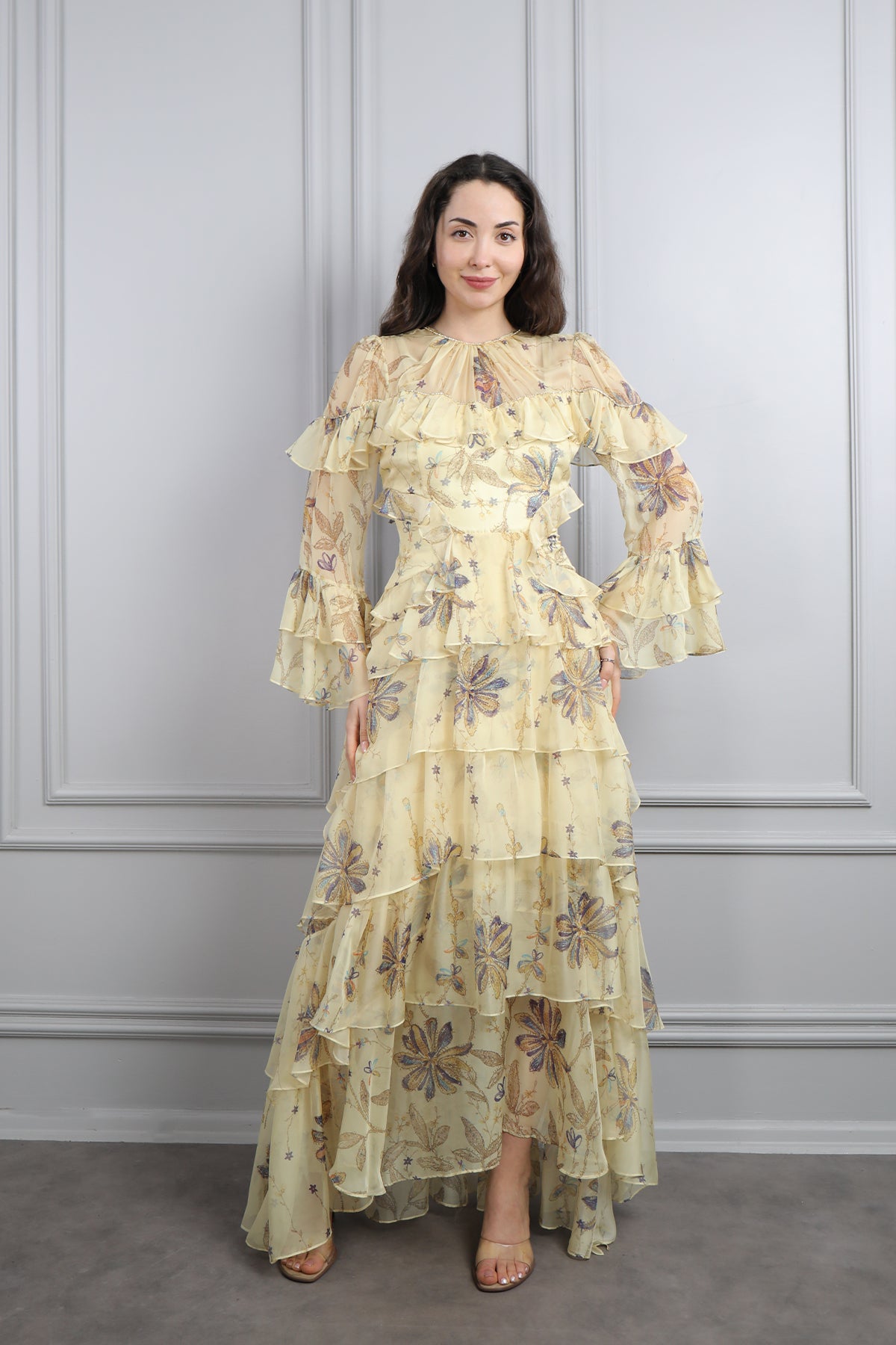 فستان شيفون بتفاصيل كشكشة منقوش بورود مقاس كبير -اصفر