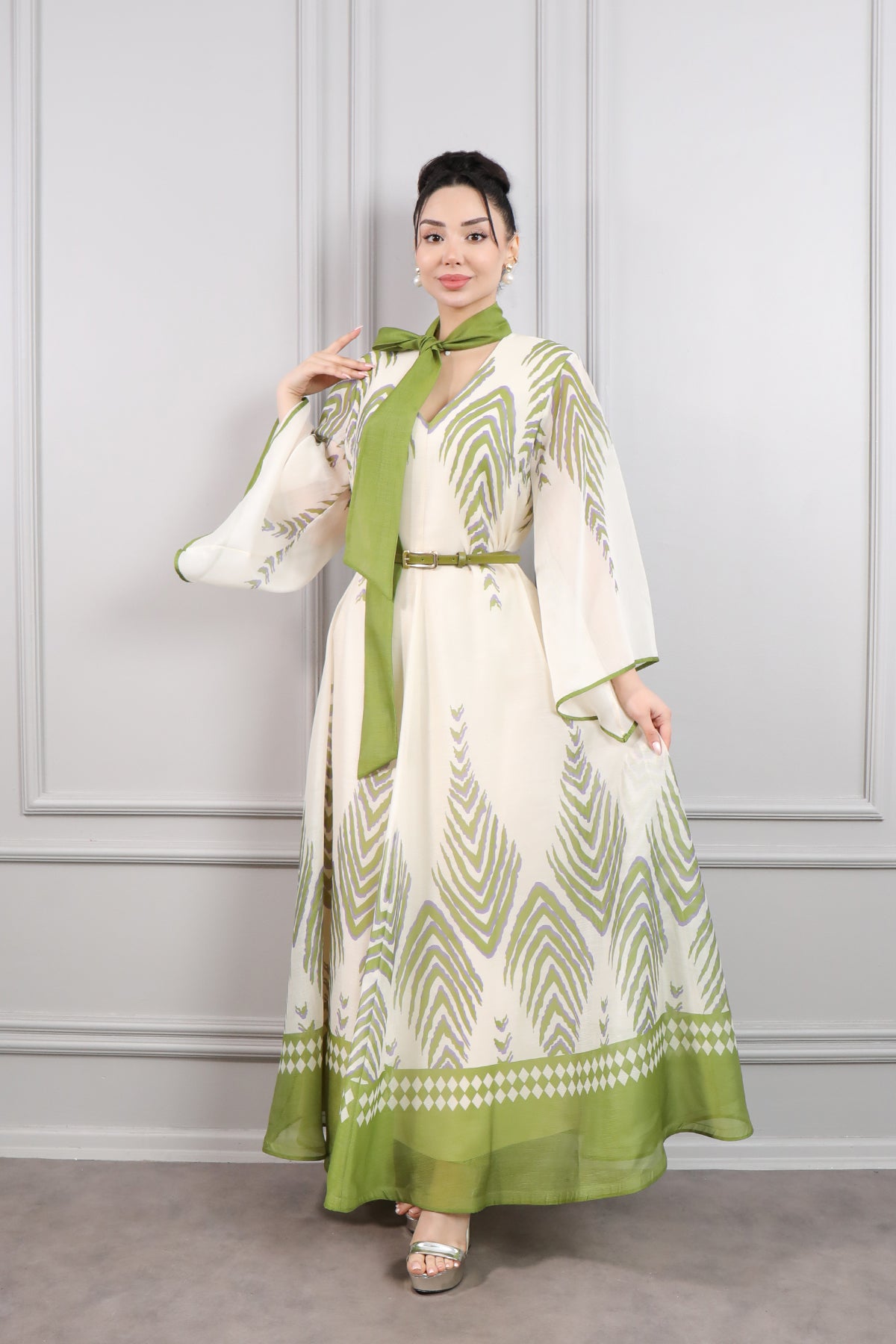 فستان شيفون مزخرف بتفاصيل ربطة عالرقبة وحزام عالخصر -زيتي