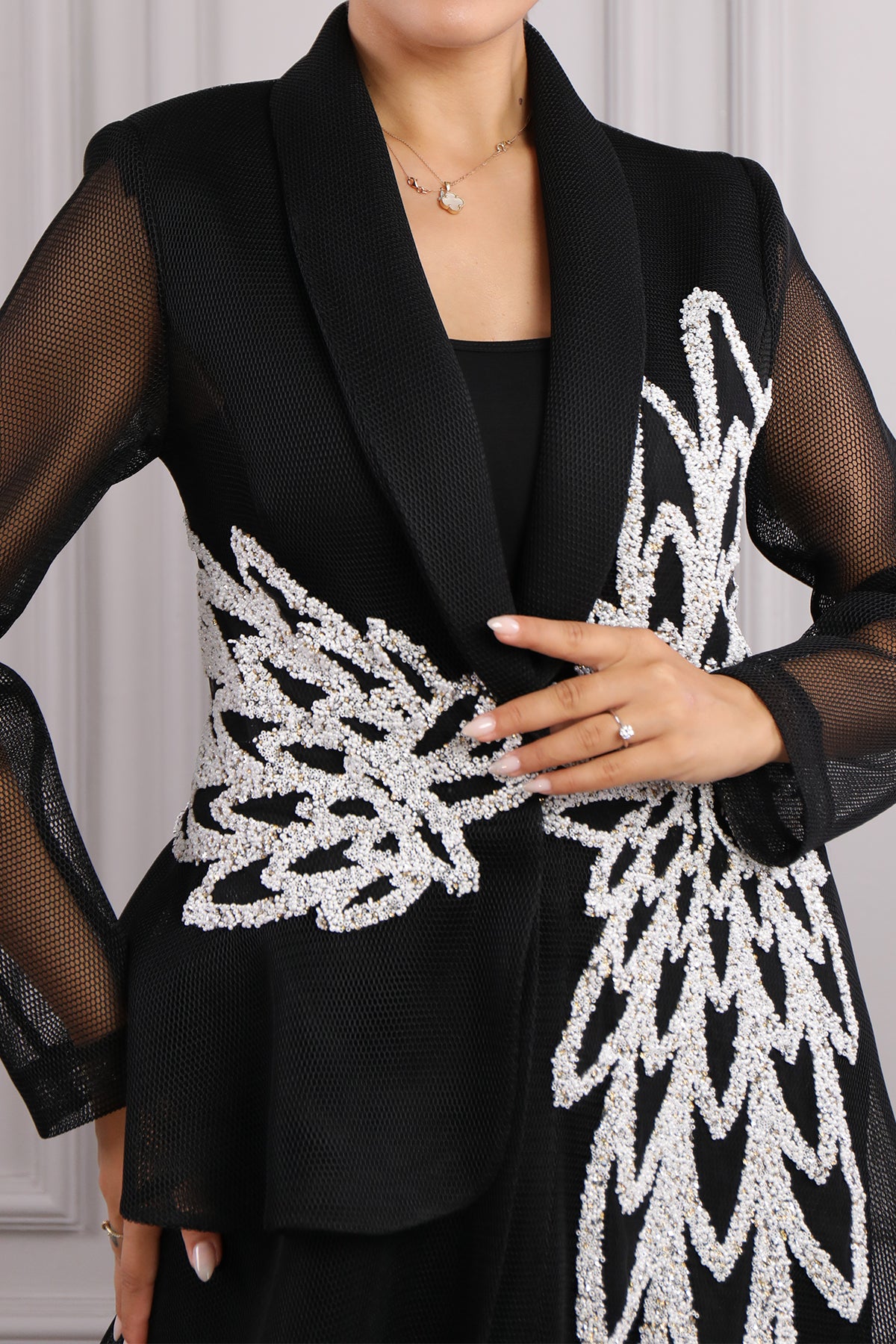 جاكيت بمظهر شبكة مزين بالخرز -اسود -فضي