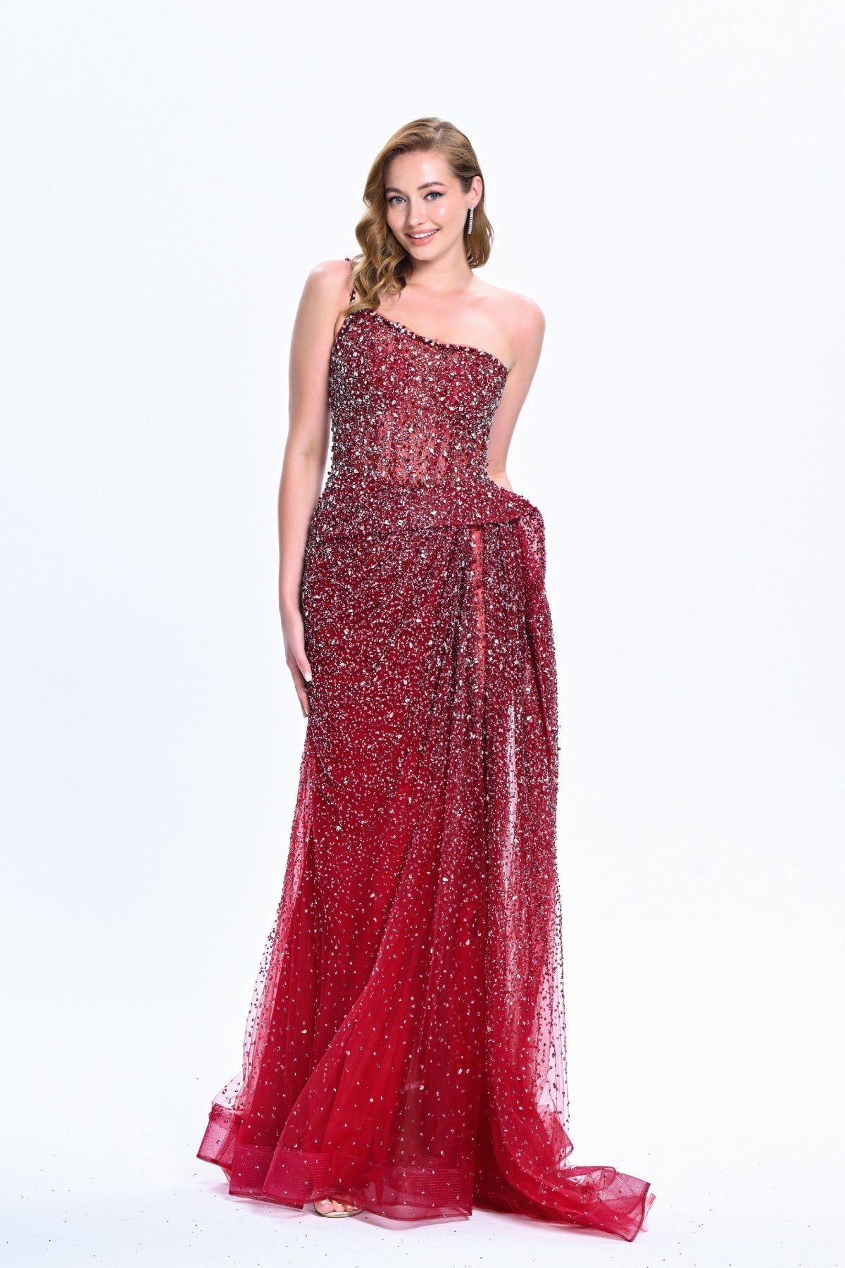 فستان سهرة بتصميم حمالة واحدة مزين بالحجارة من "المجموعة الخاصة" - احمر