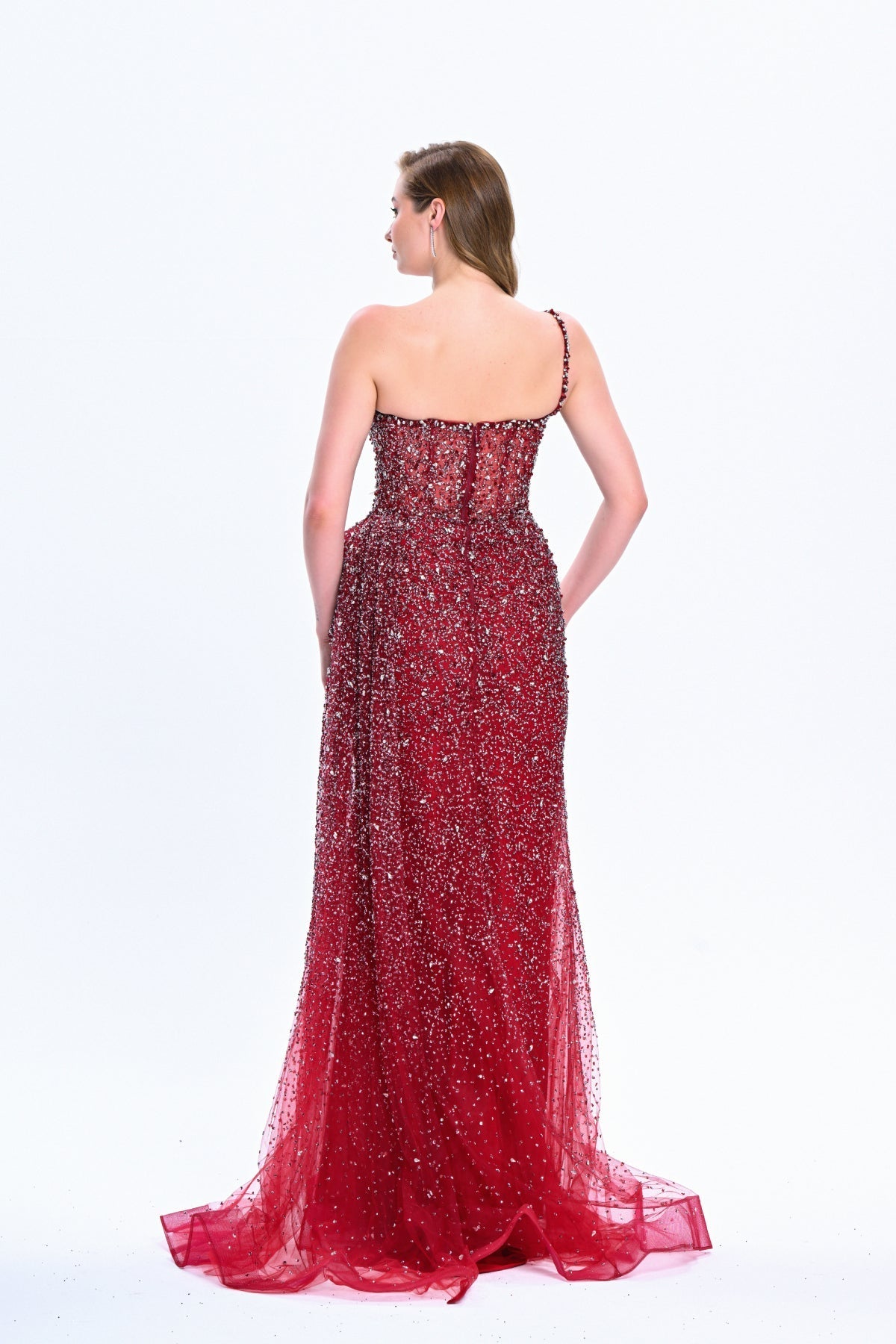 فستان سهرة بتصميم حمالة واحدة مزين بالحجارة من "المجموعة الخاصة" - احمر