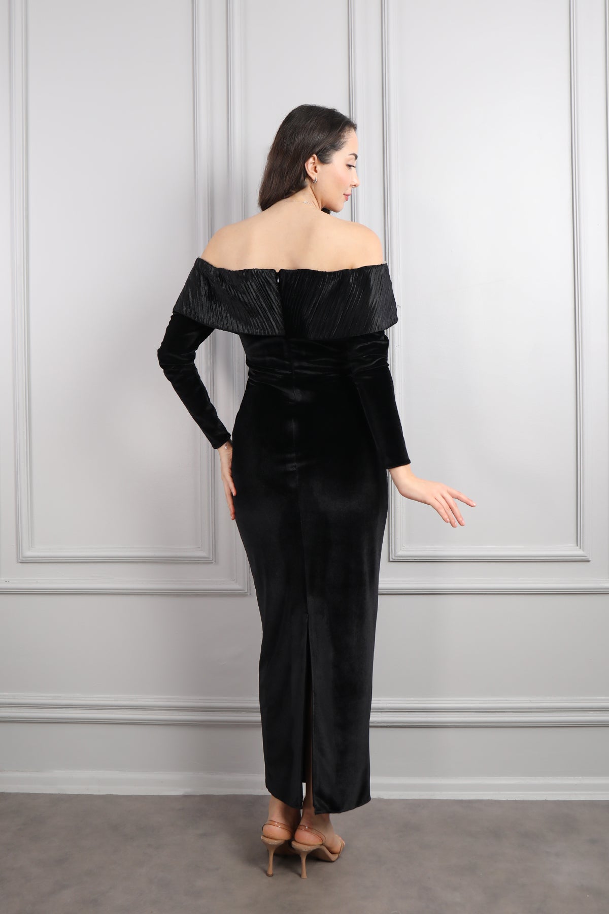 فستان سهرة مخملي مكشوف الاكتاف -اسود