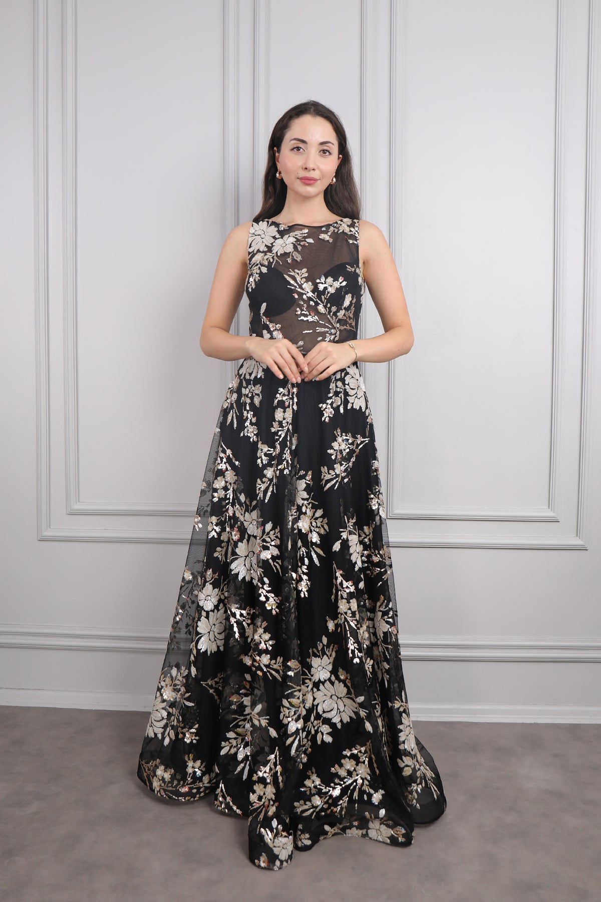 فستان سهرة تول بتفاصيل شفافة مزين بتطريزات ترتر مقاس كبير -اسود