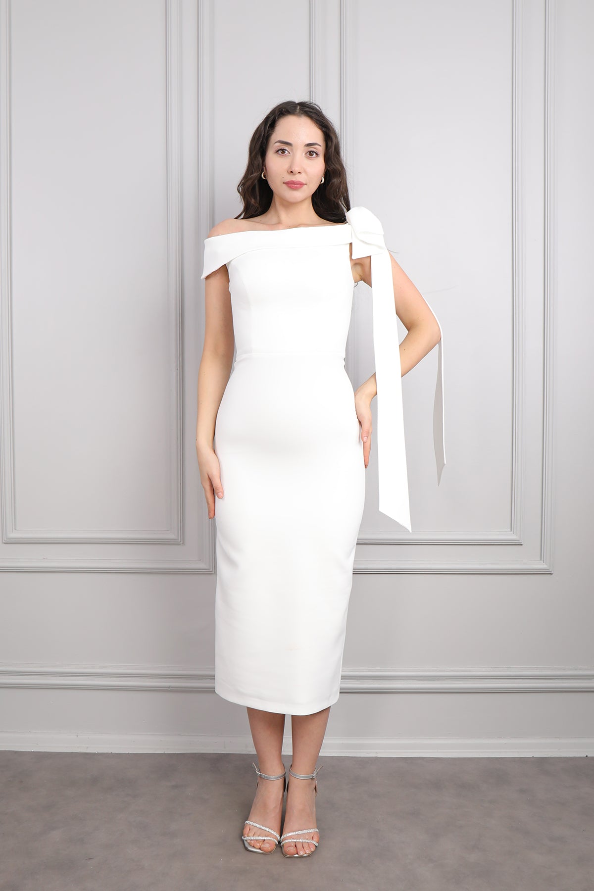 فستان سهرة ميدي مكشوف الاكتاف -ابيض