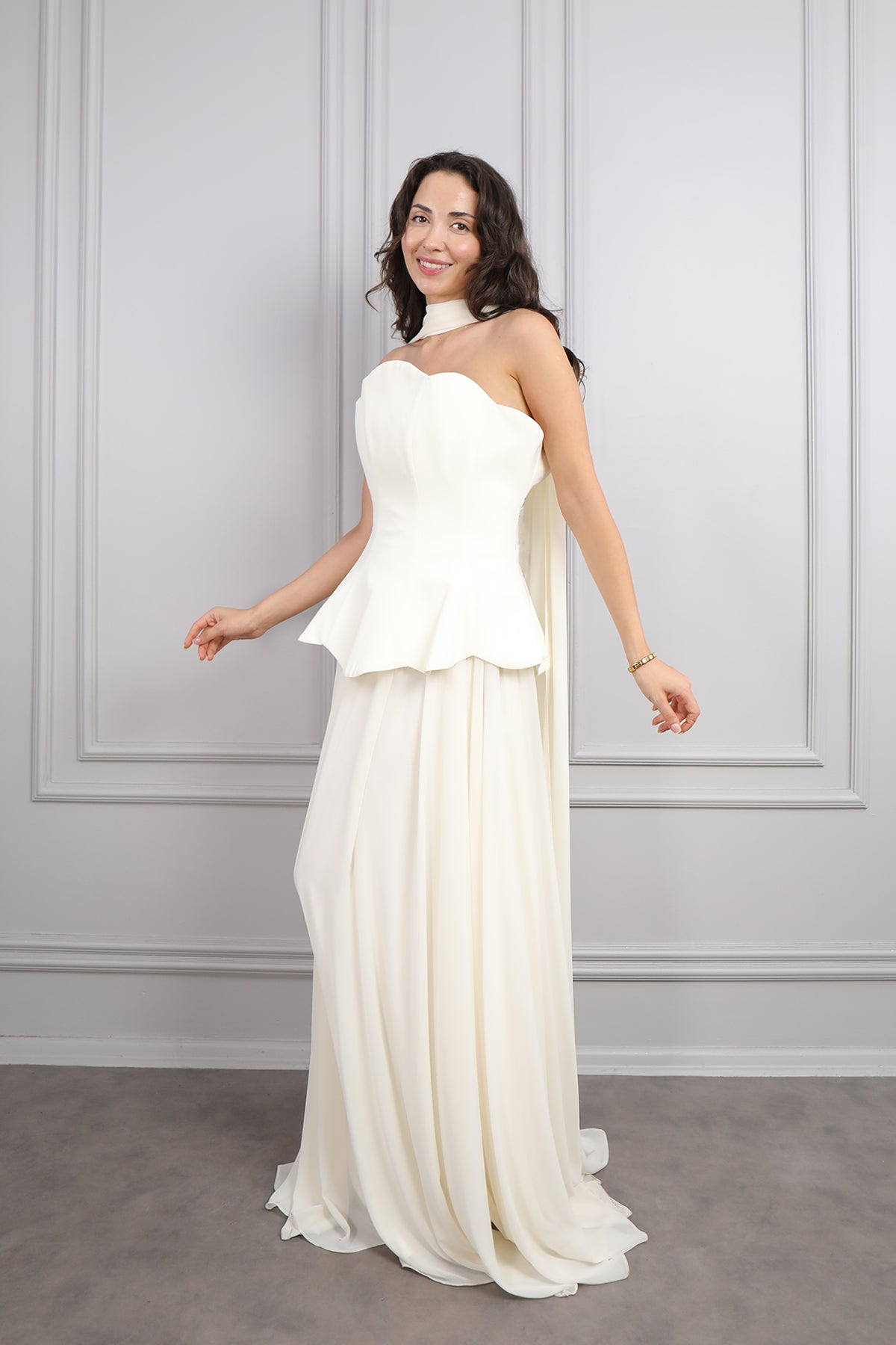 فستان سهرة سترابلس بتفاصيل كورسيه وتنورة شيفون -ابيض