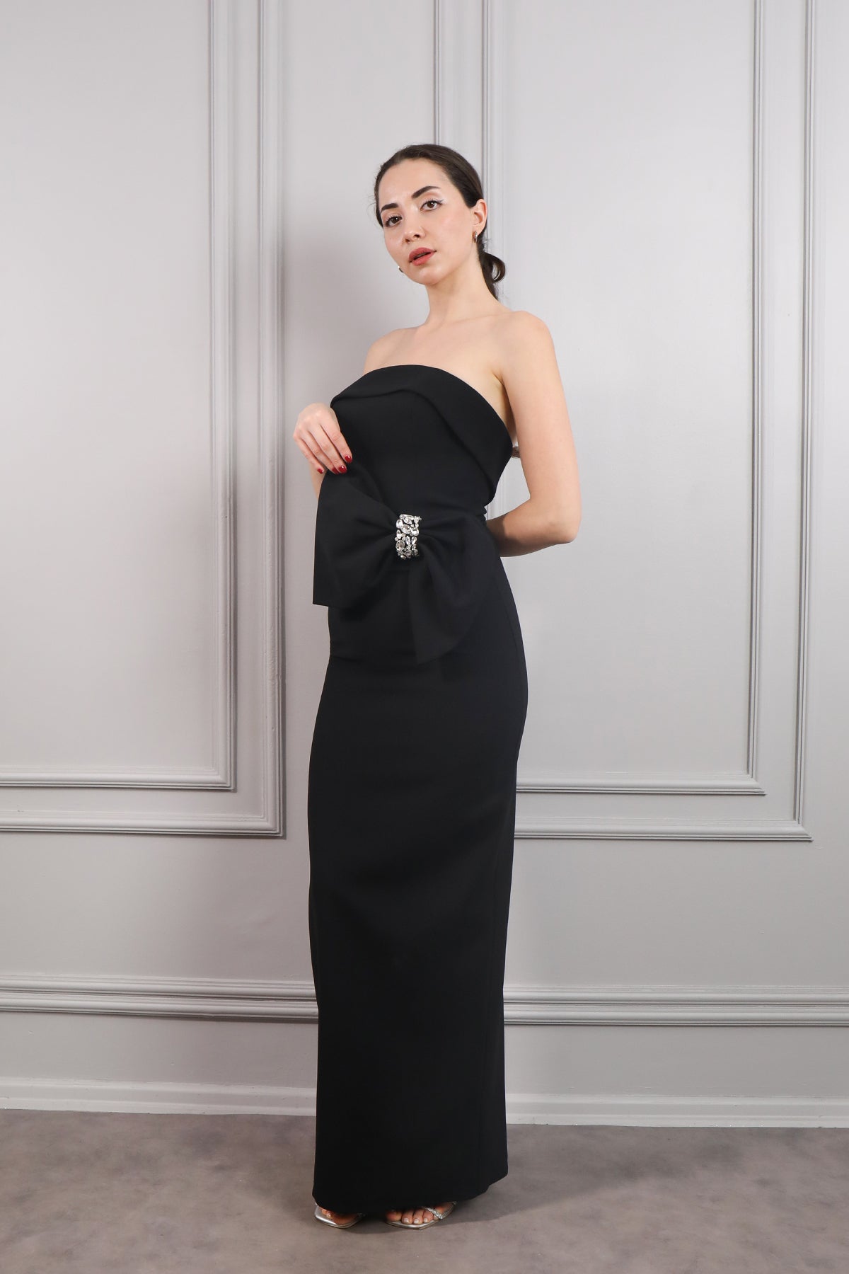 فستان سهرة سترابلس بفيونكة عالخصر -اسود