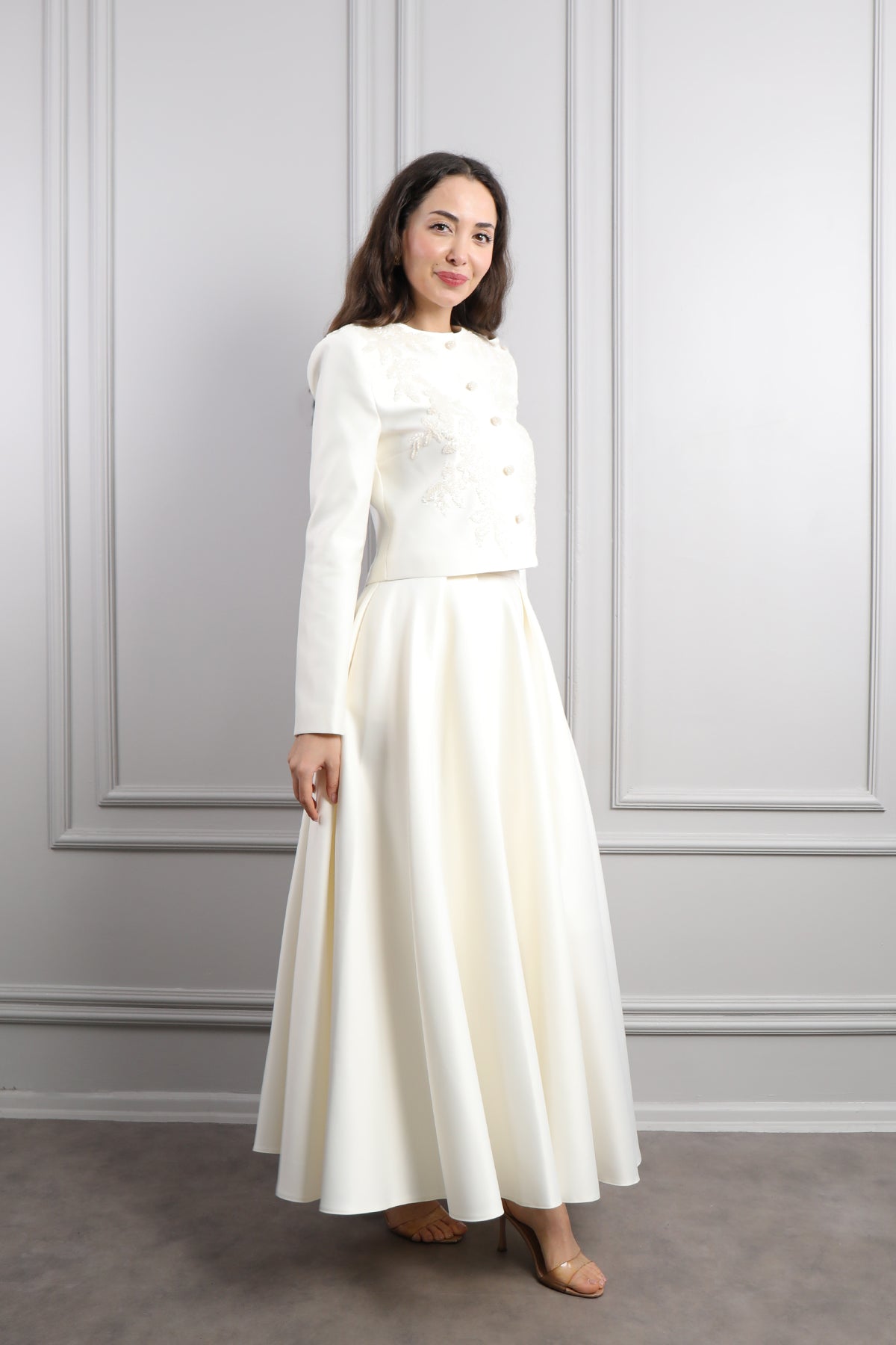 طقم تنورة وجاكيت بتطريزات خرزية -بمبي