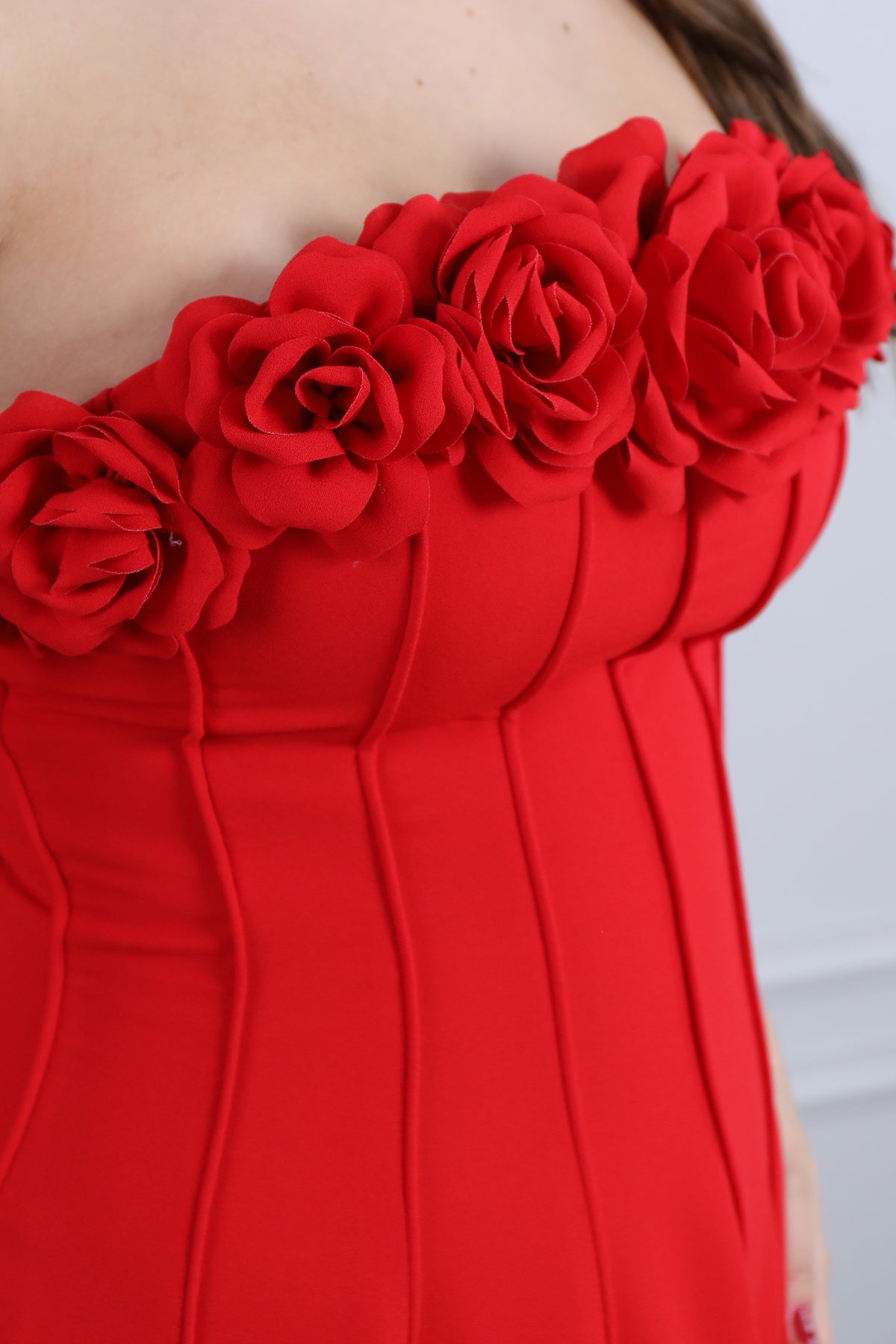 فستان سهرة سترابلس بتفاصيل زهور -احمر