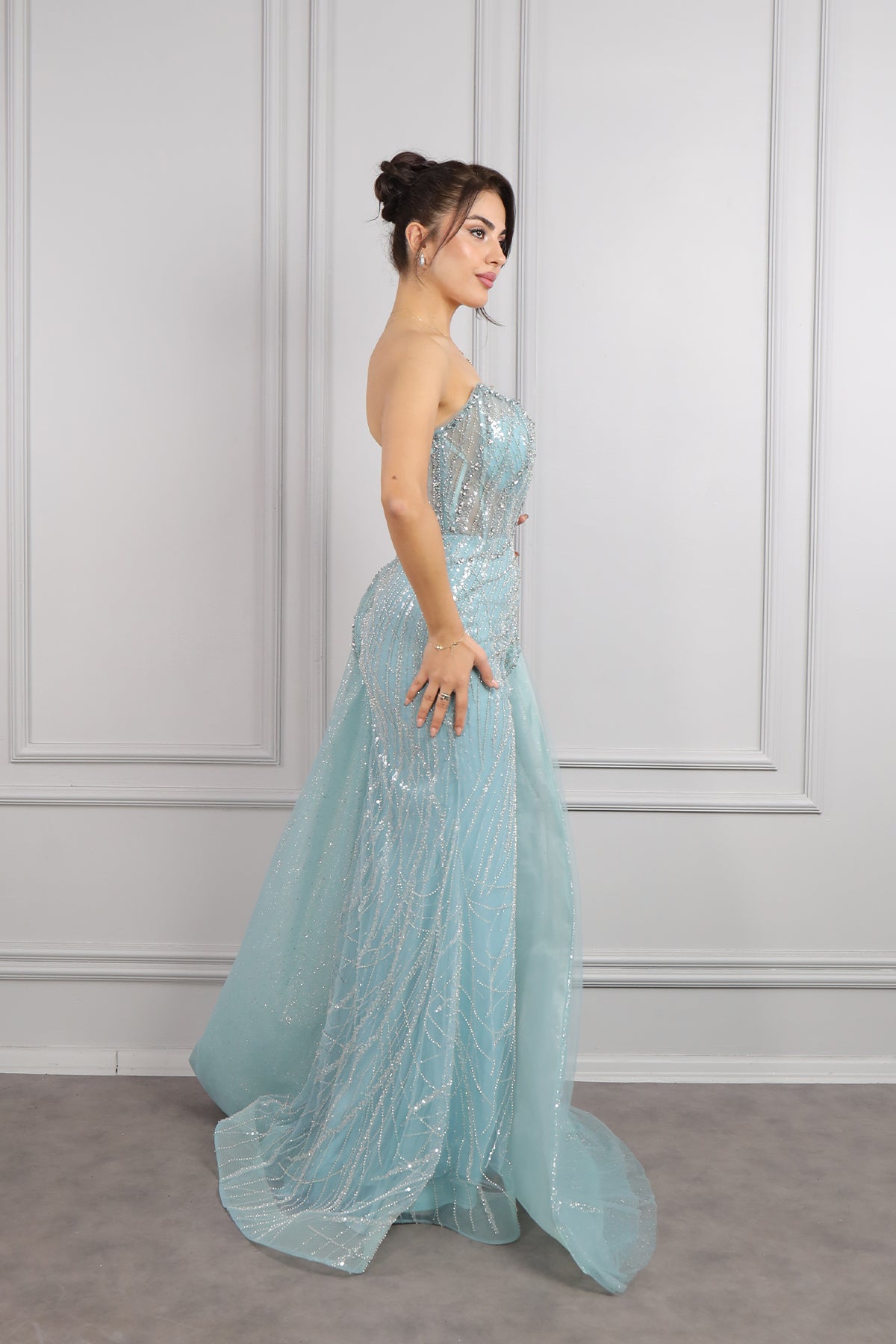 فستان سهرة سترابلس مطرز بالكريستالات من " المجموعة الخاصة" -نعناعي